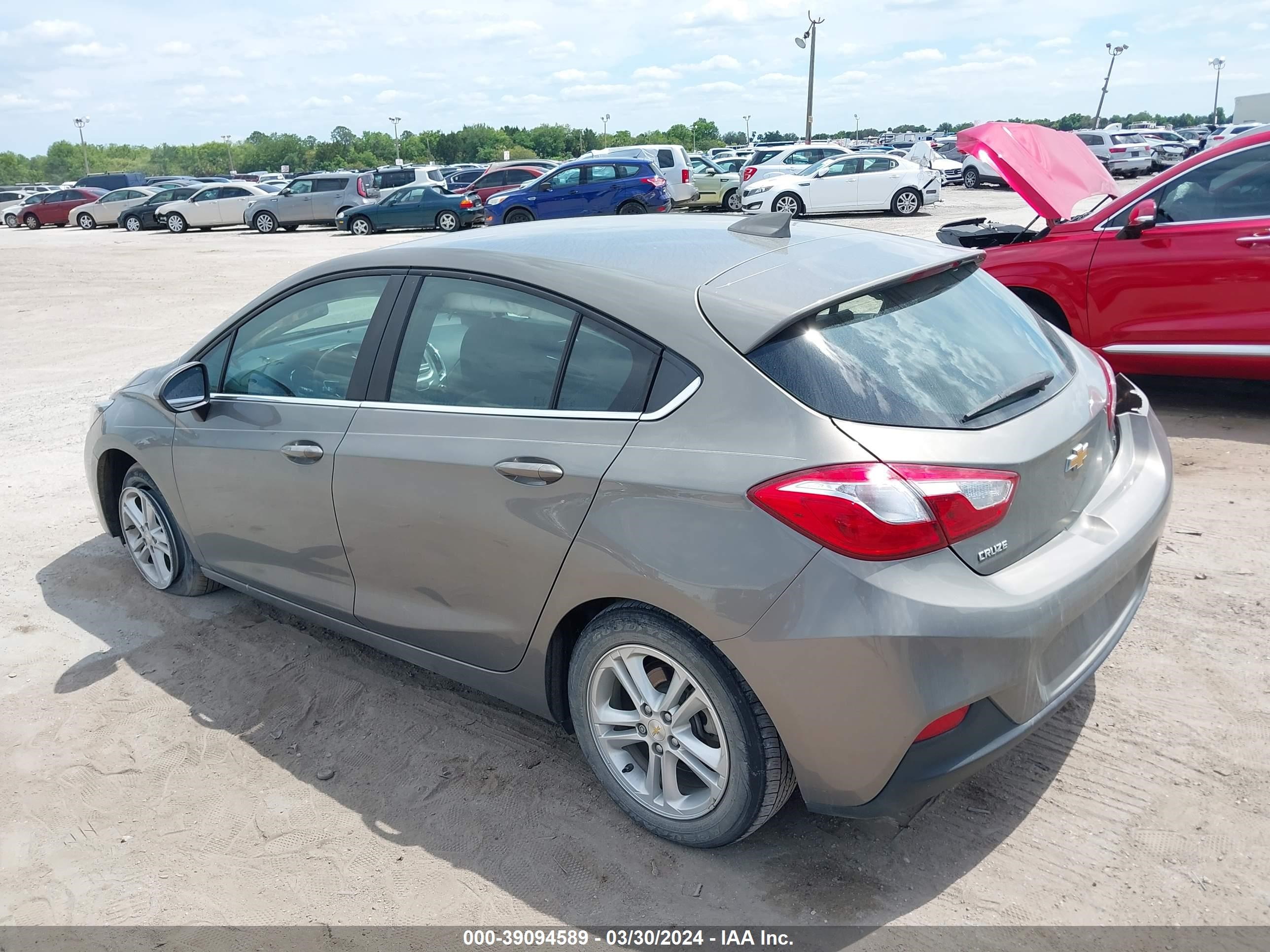 Photo 2 VIN: 3G1BE6SM3JS607977 - CHEVROLET CRUZE 