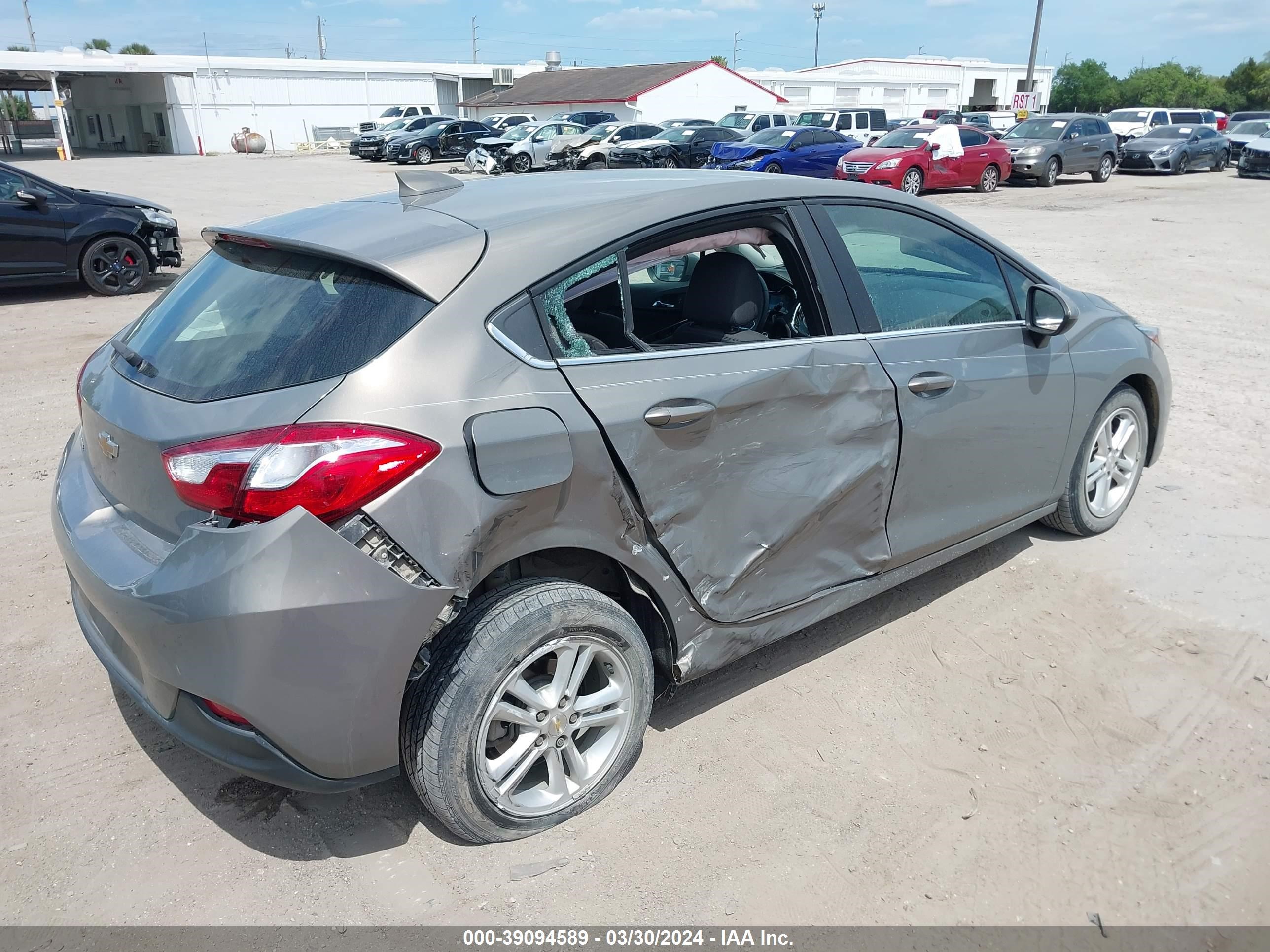 Photo 3 VIN: 3G1BE6SM3JS607977 - CHEVROLET CRUZE 