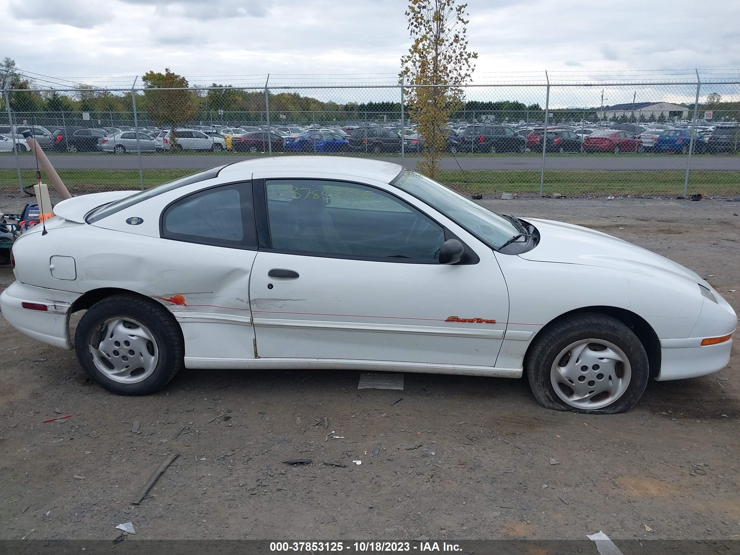 Photo 12 VIN: 3G2JB124XWS830866 - PONTIAC SUNFIRE 