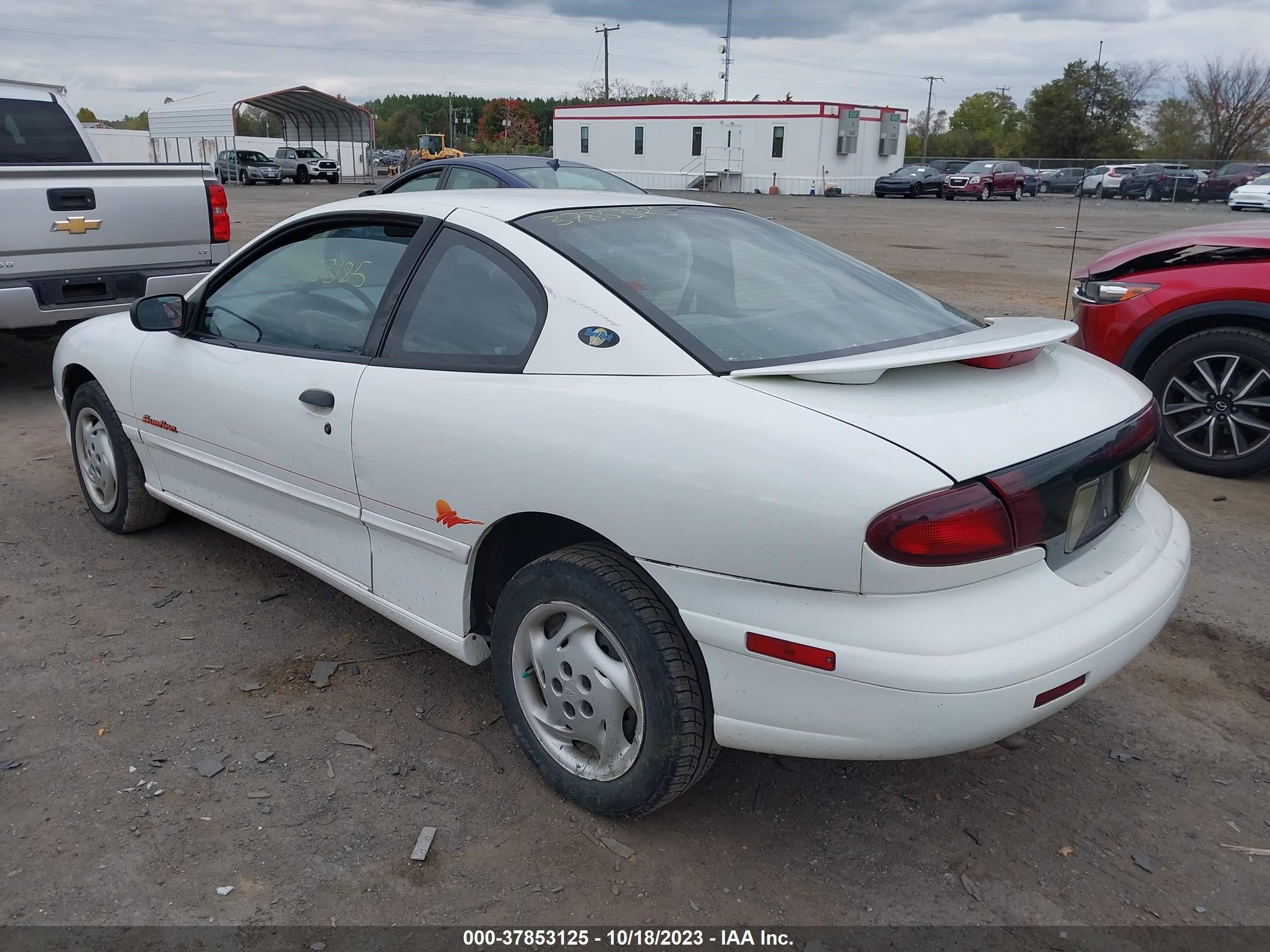 Photo 2 VIN: 3G2JB124XWS830866 - PONTIAC SUNFIRE 