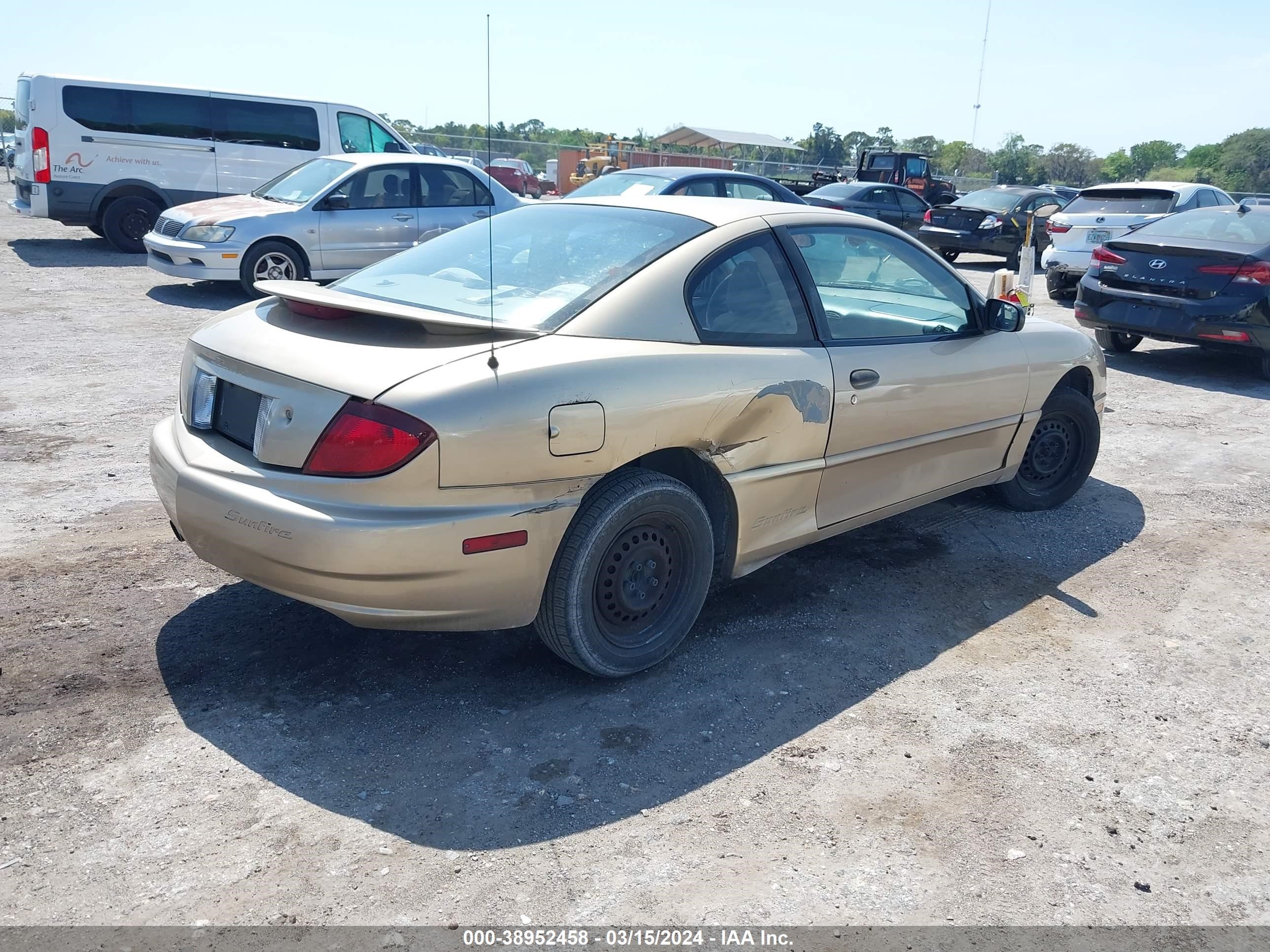 Photo 3 VIN: 3G2JB12F35S213504 - PONTIAC SUNFIRE 