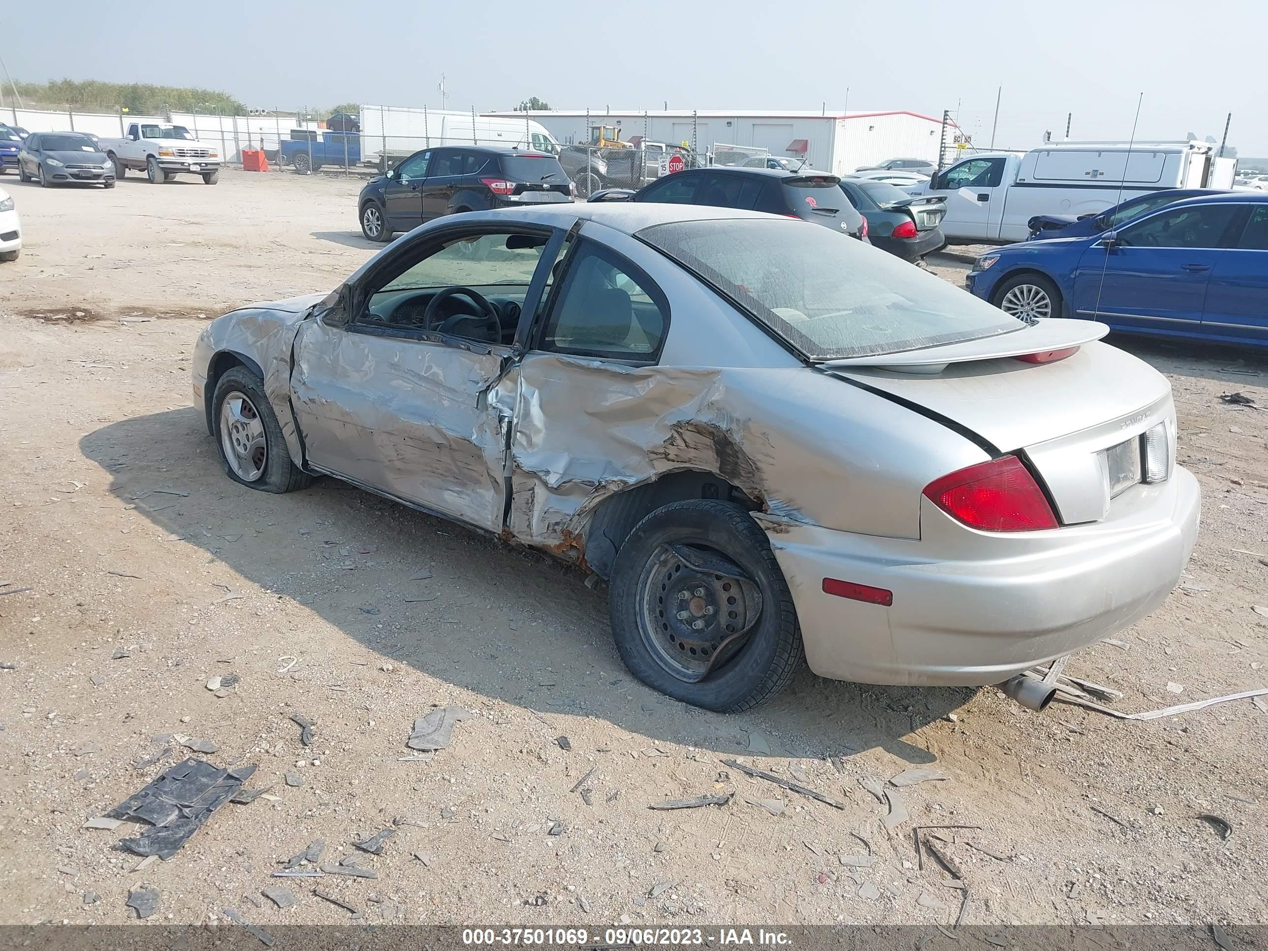 Photo 2 VIN: 3G2JB12F95S188401 - PONTIAC SUNFIRE 