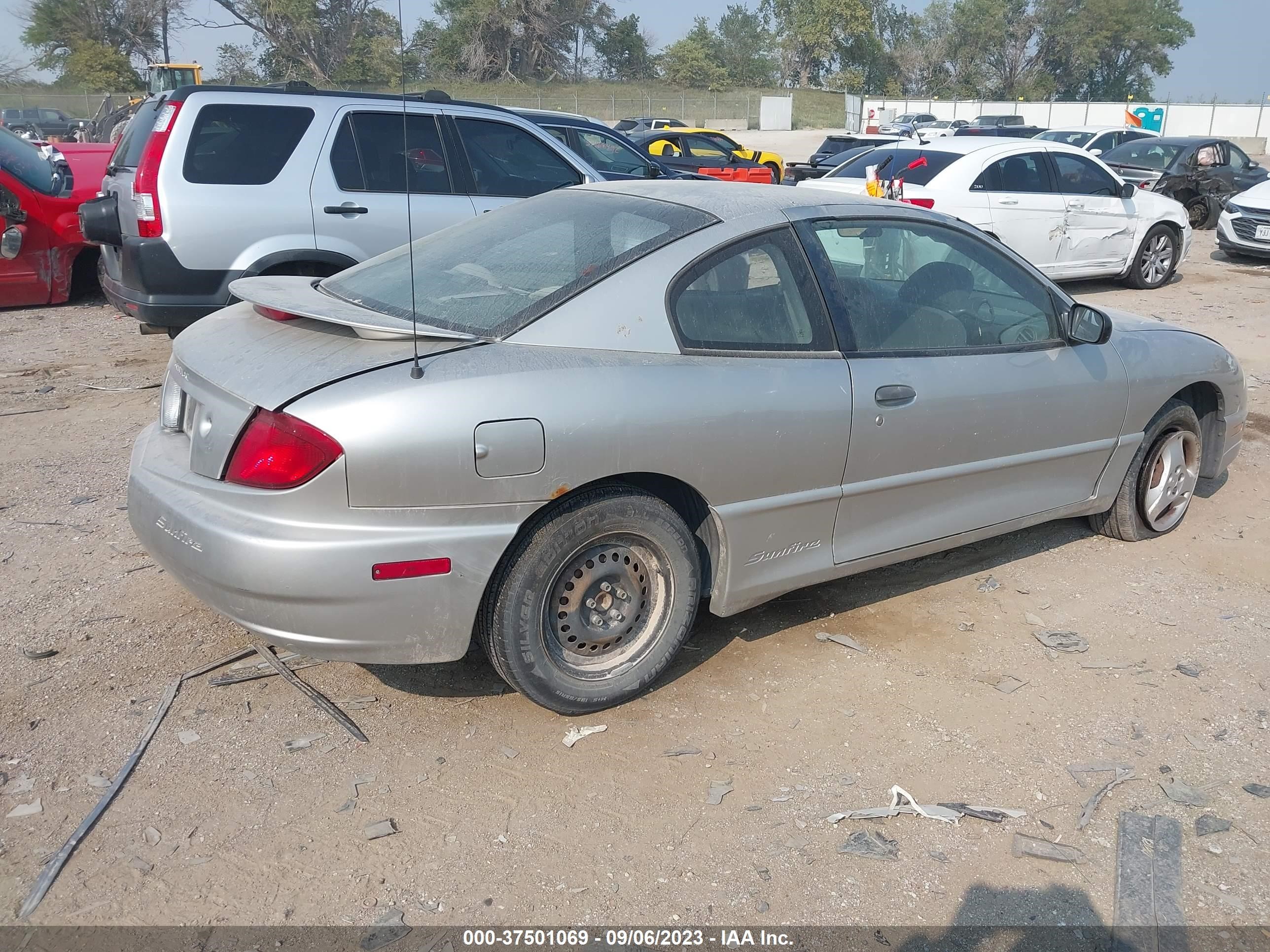 Photo 3 VIN: 3G2JB12F95S188401 - PONTIAC SUNFIRE 