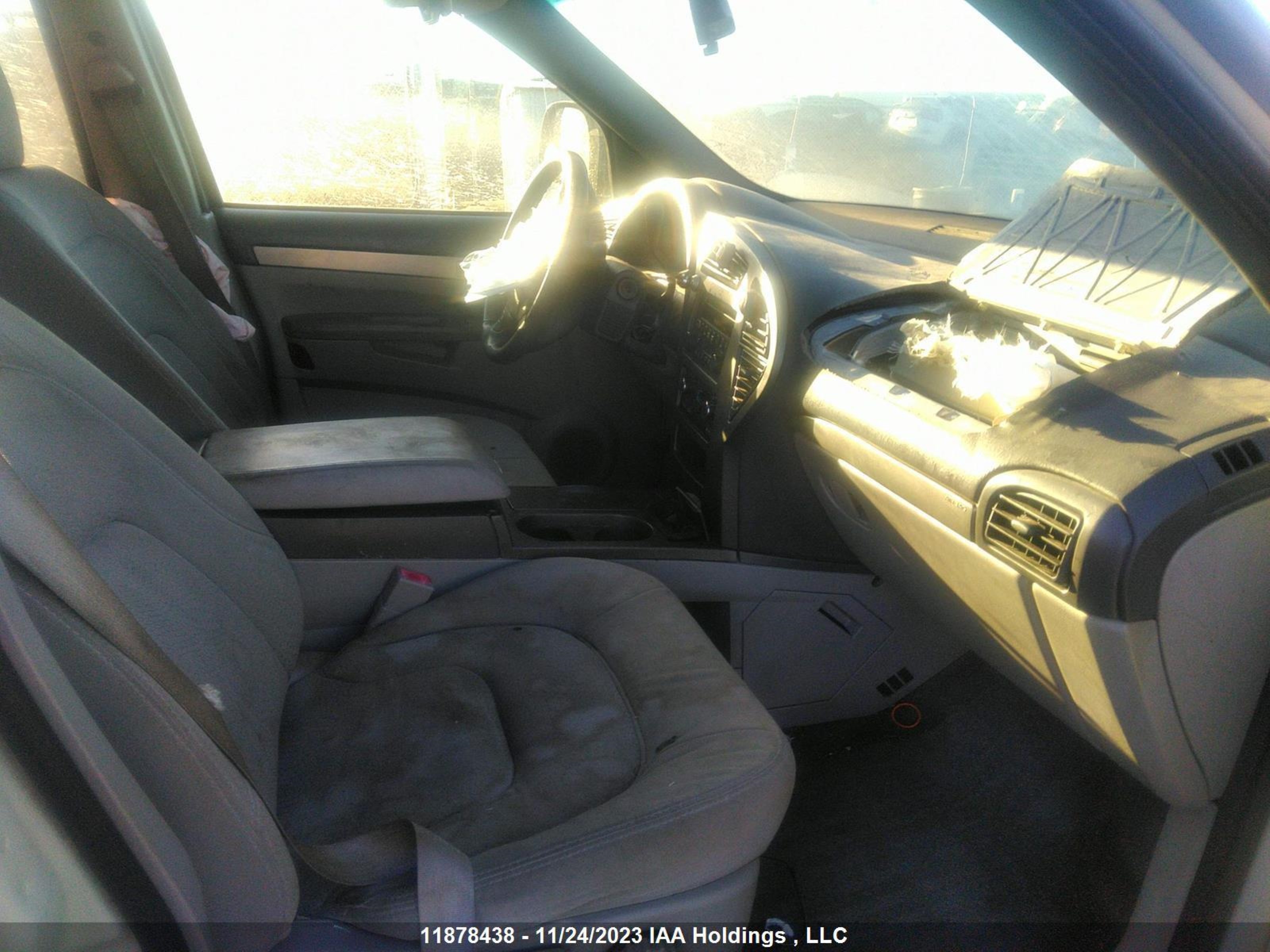 Photo 4 VIN: 3G5DA03E05S563837 - BUICK RENDEZVOUS 