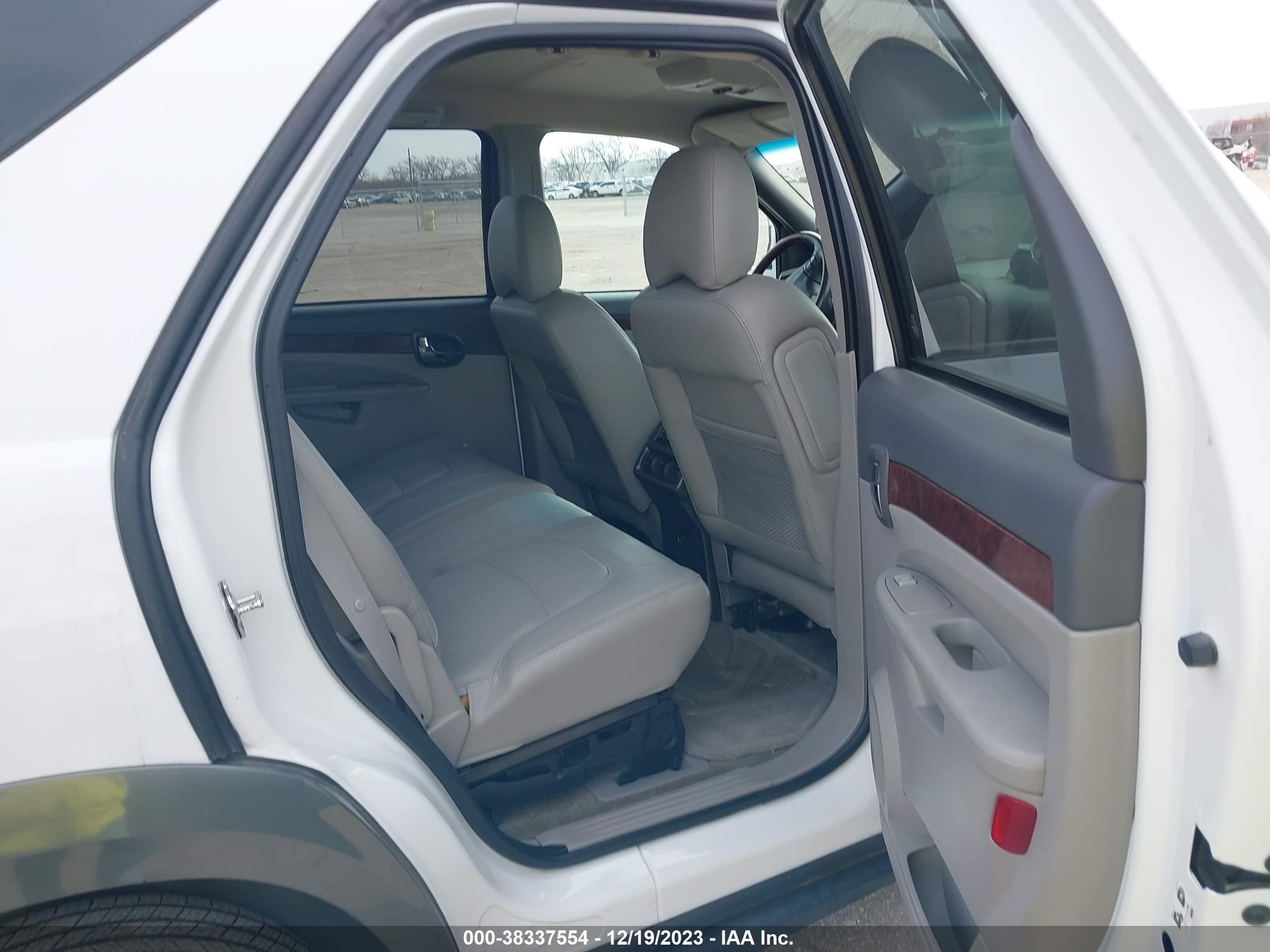 Photo 7 VIN: 3G5DA03E65S510785 - BUICK RENDEZVOUS 