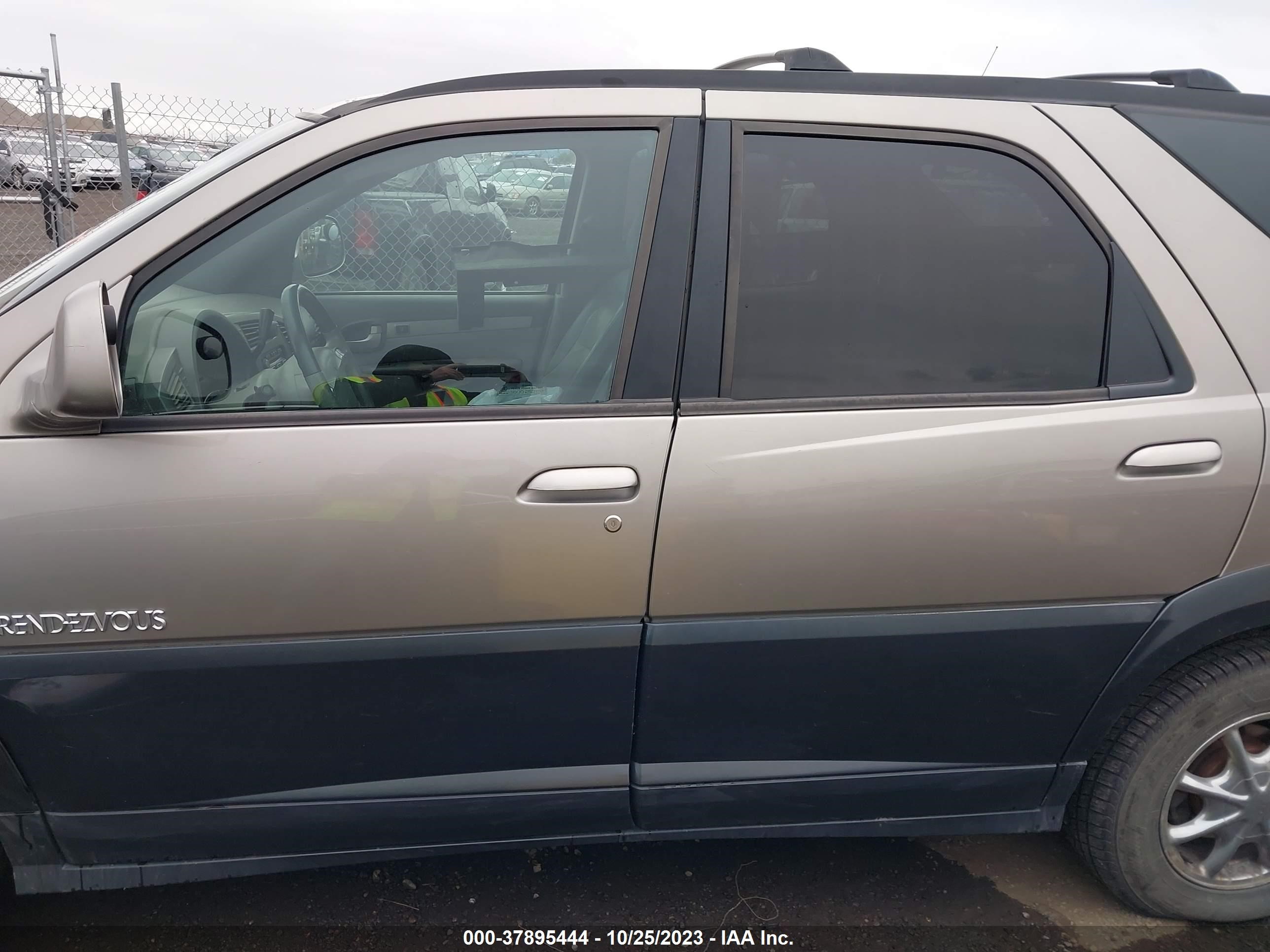 Photo 13 VIN: 3G5DB03E42S553868 - BUICK RENDEZVOUS 