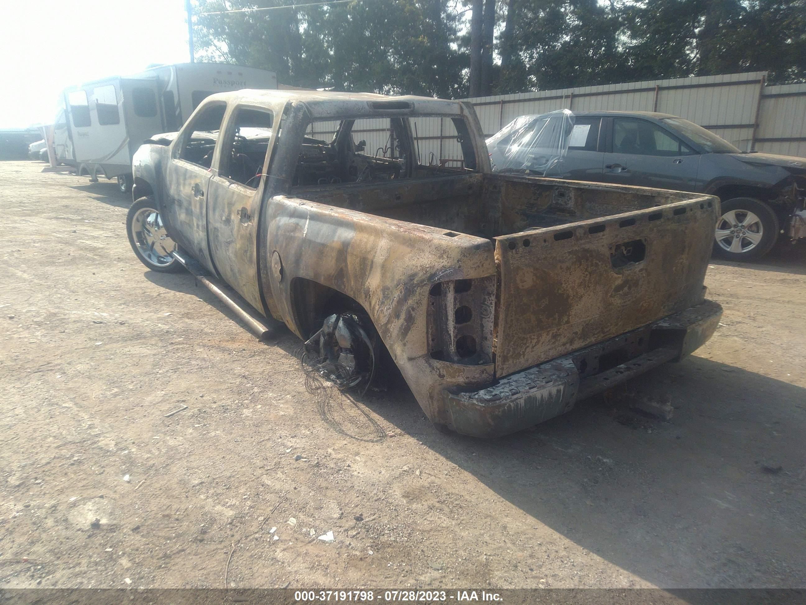 Photo 2 VIN: 3GCEC13J28G105749 - CHEVROLET SILVERADO 