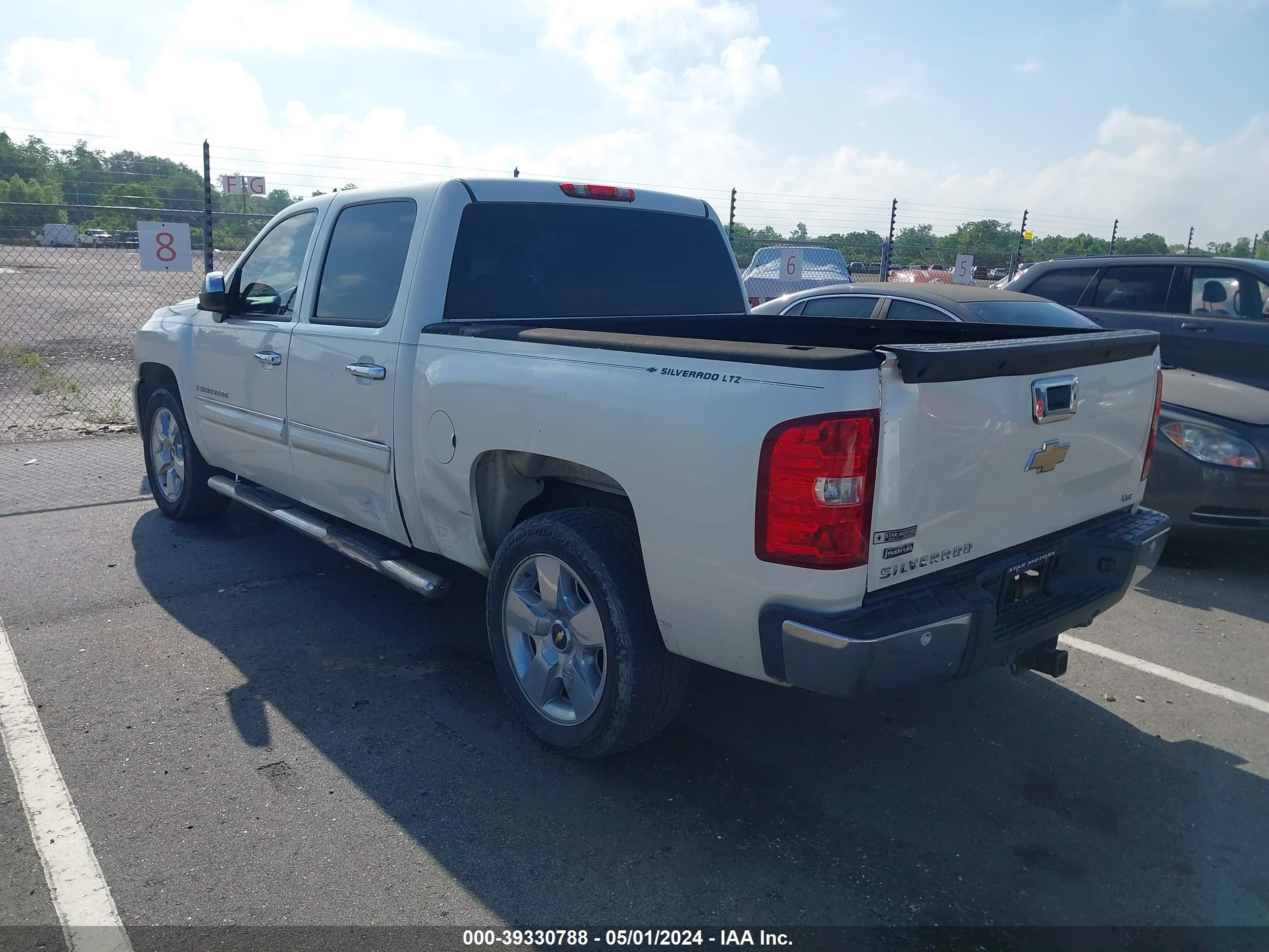 Photo 2 VIN: 3GCEC33019G161153 - CHEVROLET SILVERADO 