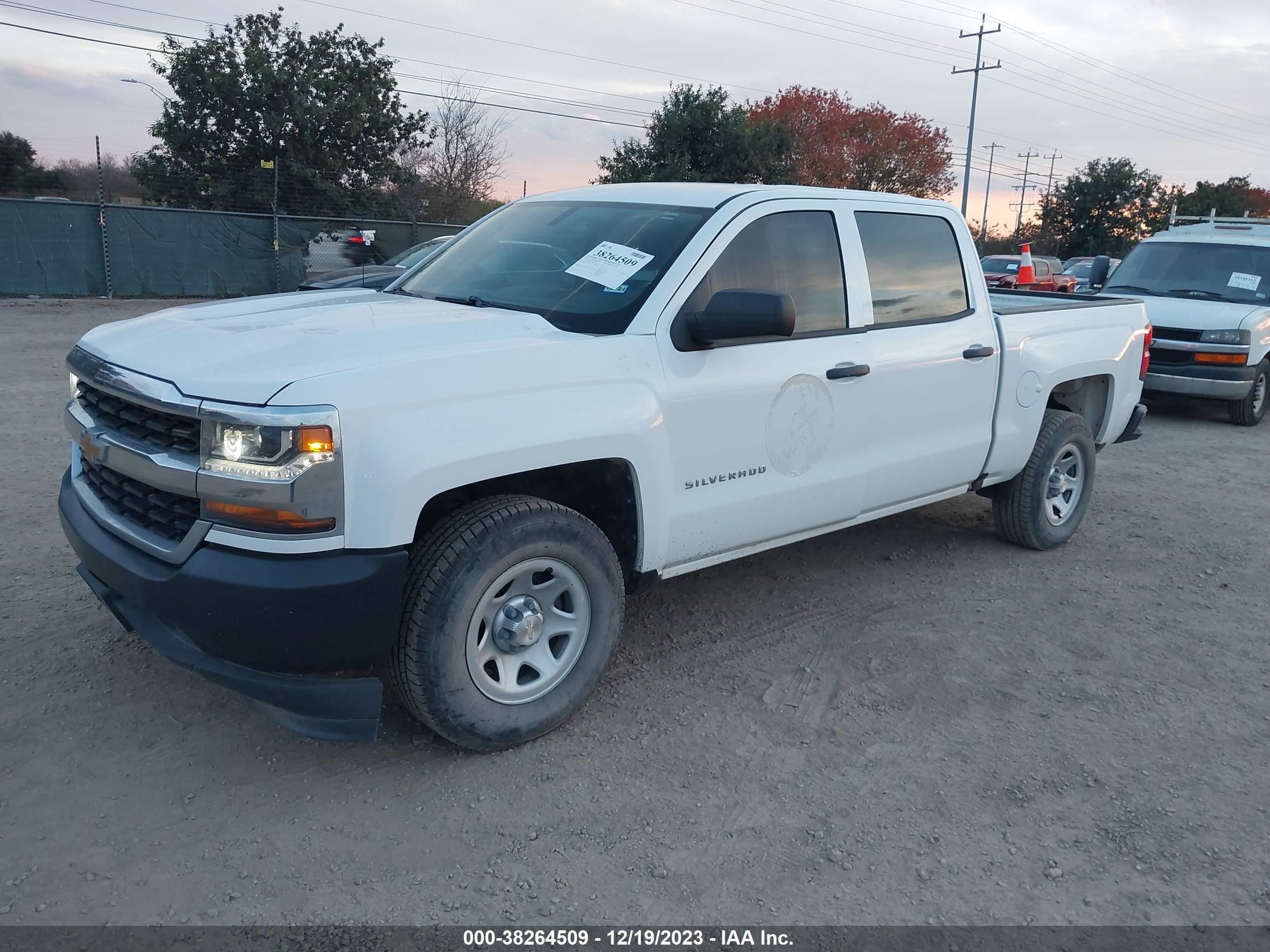 Photo 1 VIN: 3GCPCNEH3JG398139 - CHEVROLET SILVERADO 