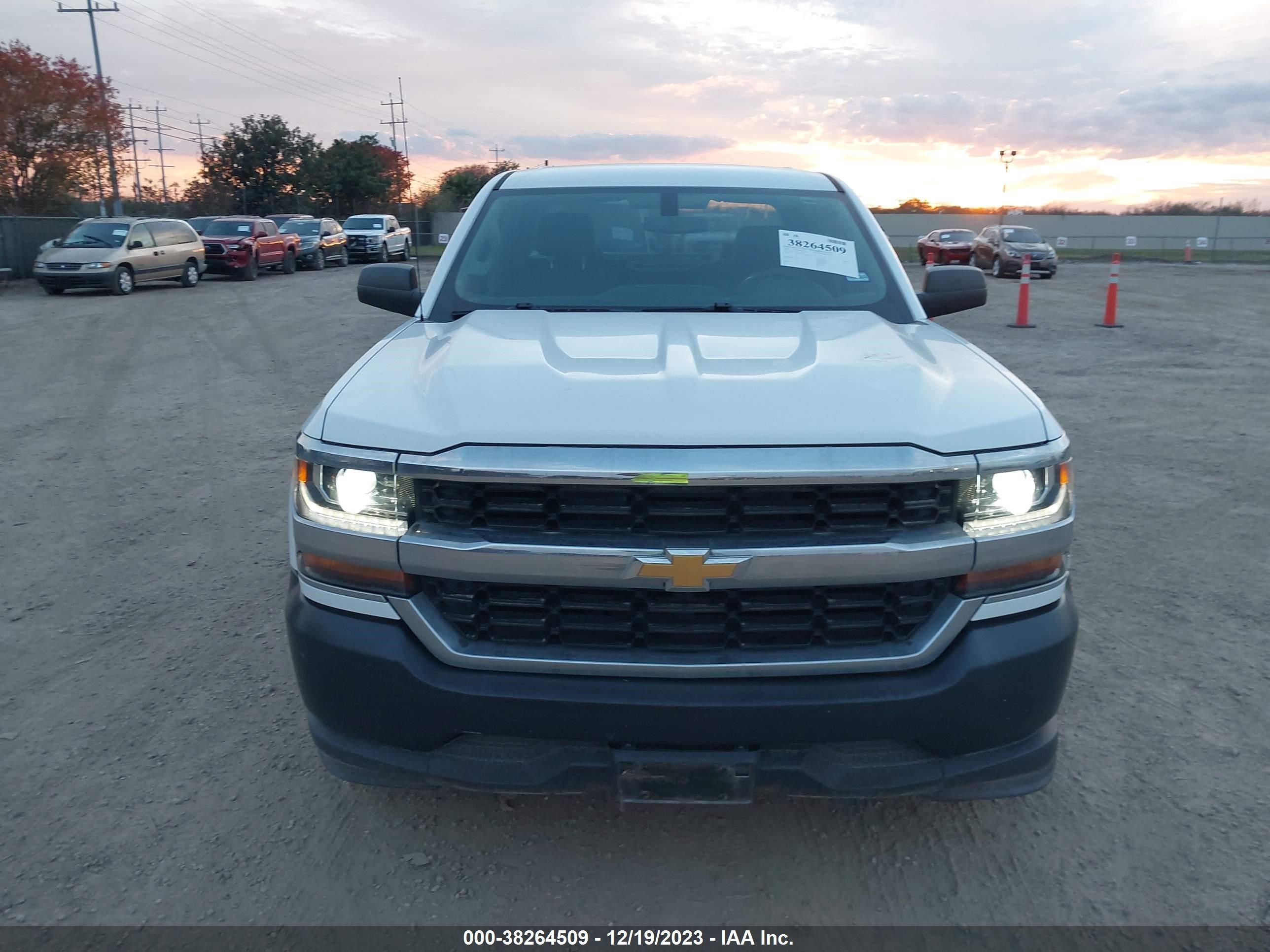 Photo 11 VIN: 3GCPCNEH3JG398139 - CHEVROLET SILVERADO 