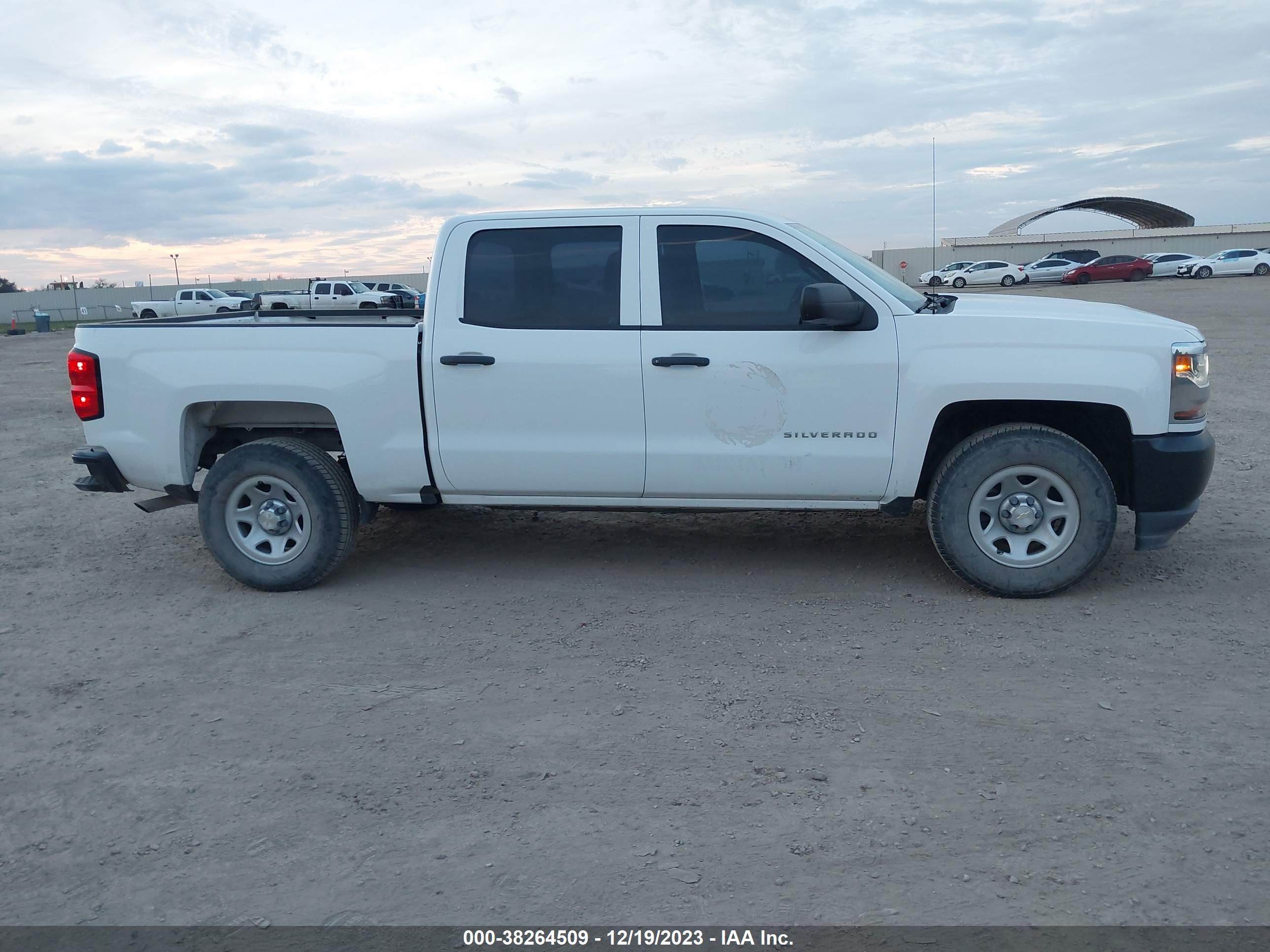 Photo 12 VIN: 3GCPCNEH3JG398139 - CHEVROLET SILVERADO 