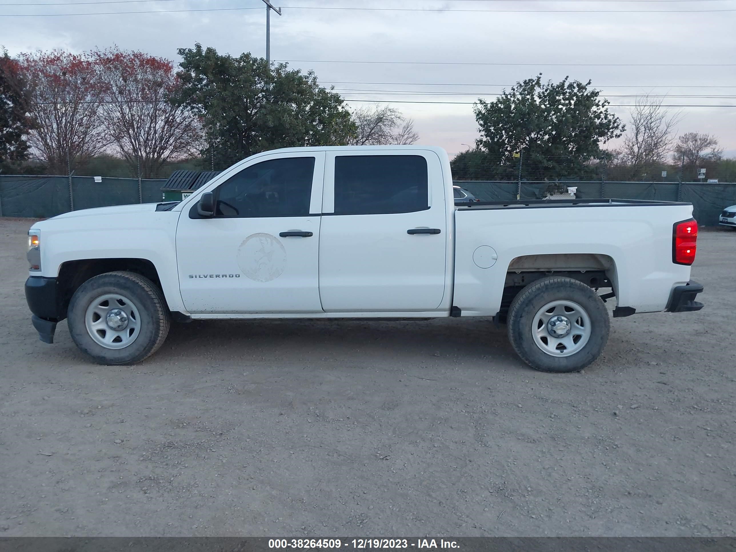 Photo 13 VIN: 3GCPCNEH3JG398139 - CHEVROLET SILVERADO 