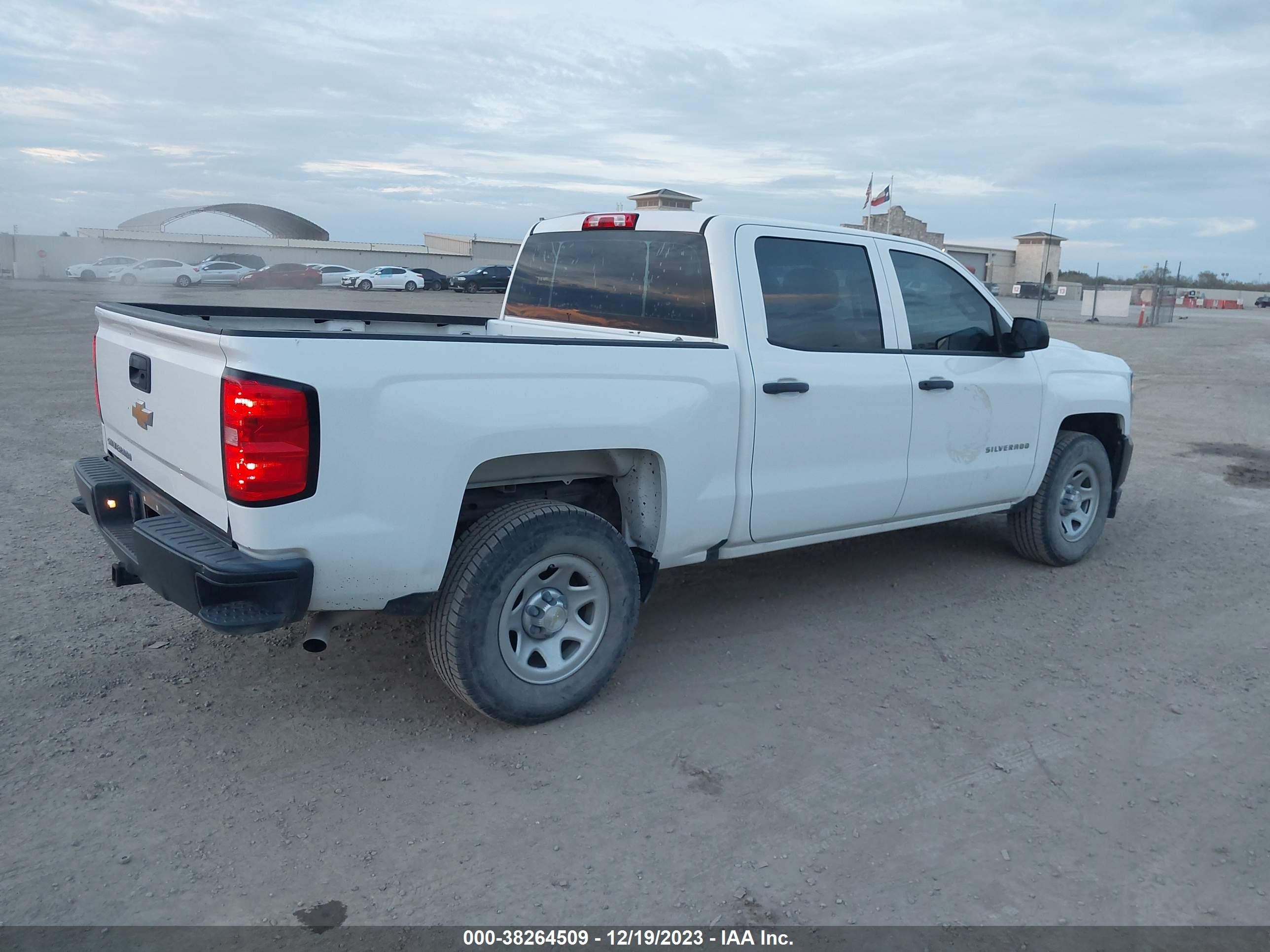 Photo 3 VIN: 3GCPCNEH3JG398139 - CHEVROLET SILVERADO 