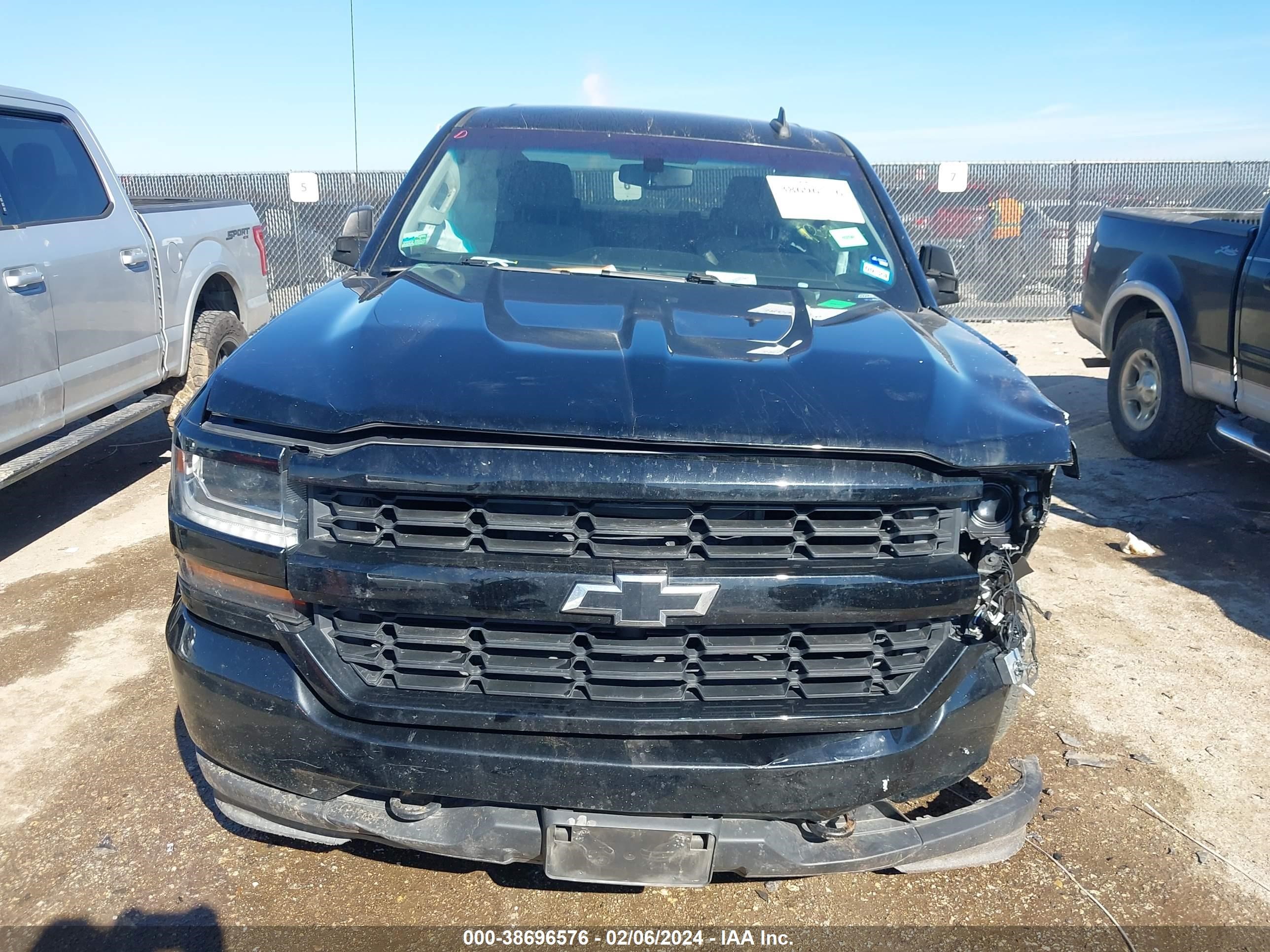 Photo 11 VIN: 3GCPCPEC8JG281379 - CHEVROLET SILVERADO 