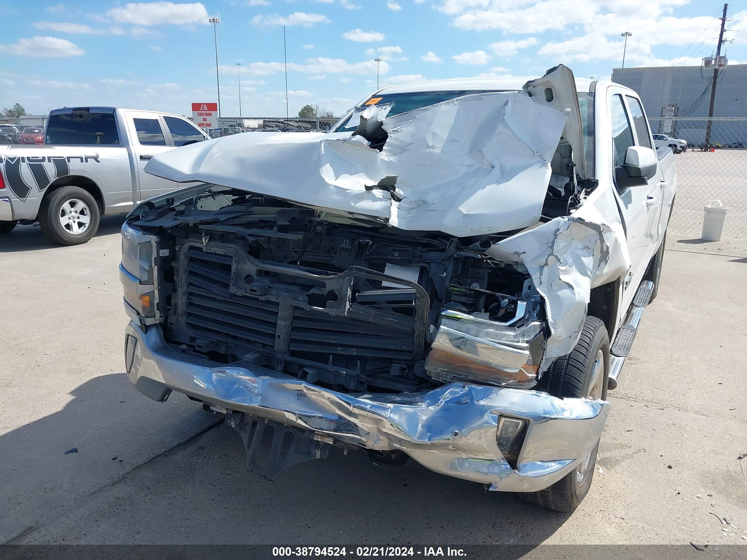 Photo 12 VIN: 3GCPCREC0JG561776 - CHEVROLET SILVERADO 