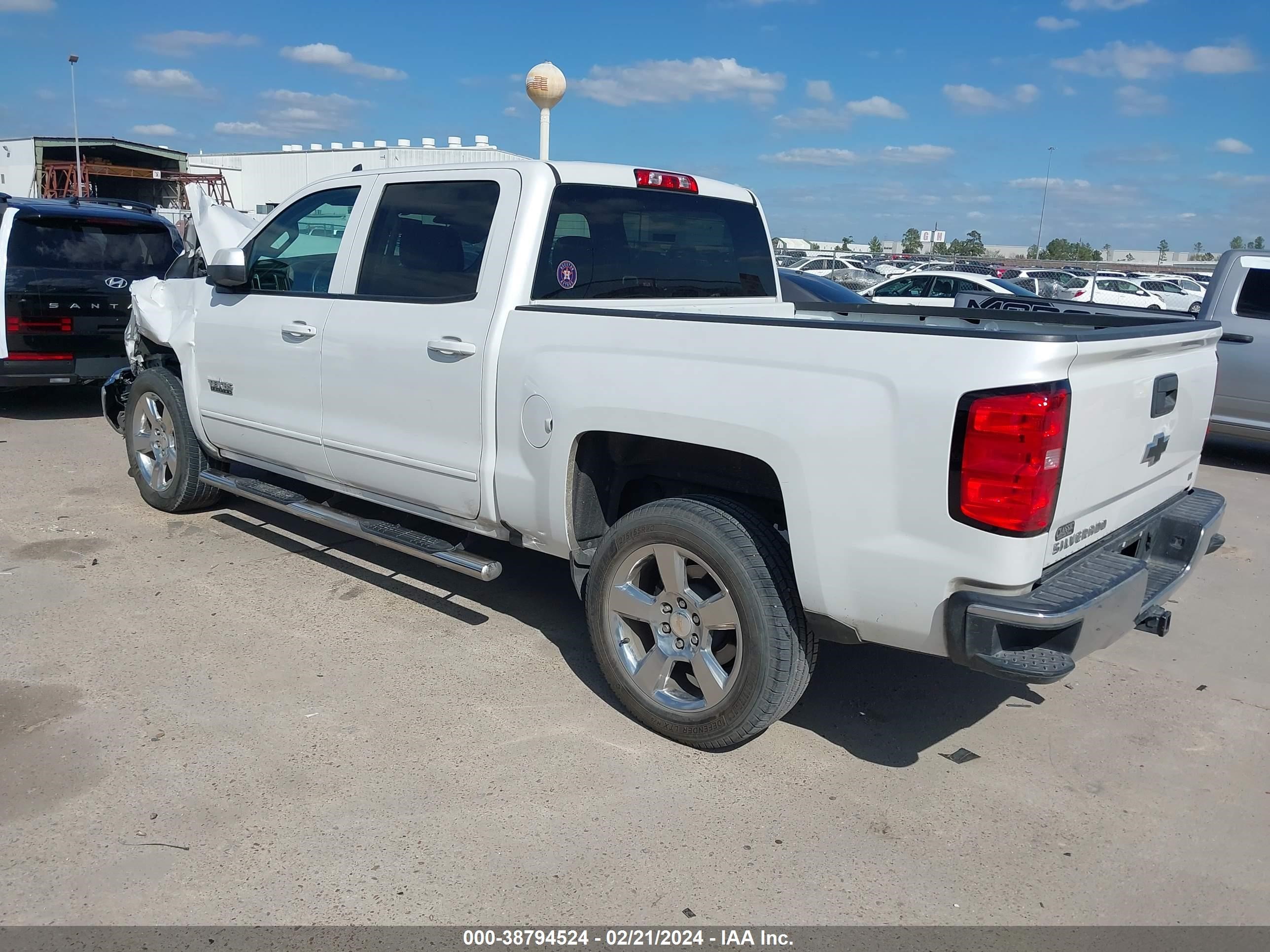 Photo 2 VIN: 3GCPCREC0JG561776 - CHEVROLET SILVERADO 