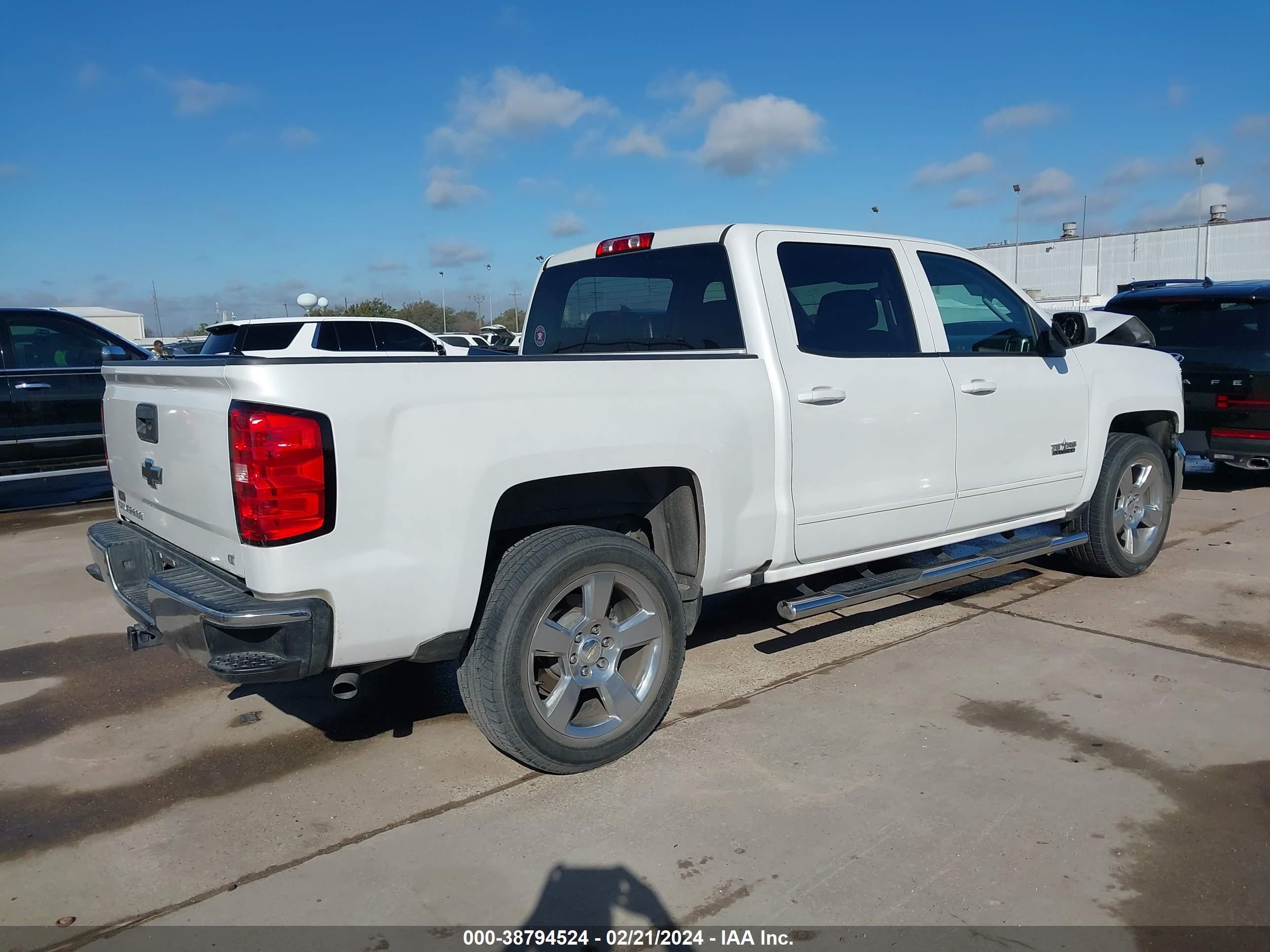 Photo 3 VIN: 3GCPCREC0JG561776 - CHEVROLET SILVERADO 