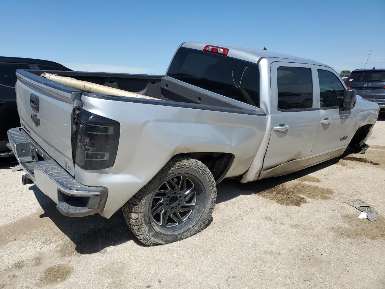 Photo 2 VIN: 3GCPCREC1JG458480 - CHEVROLET SILVERADO 