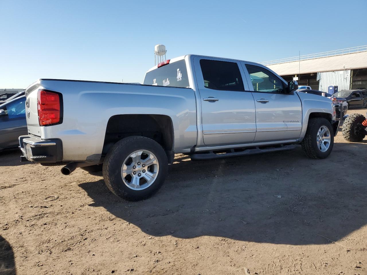 Photo 2 VIN: 3GCPCREC1JG490457 - CHEVROLET SILVERADO 