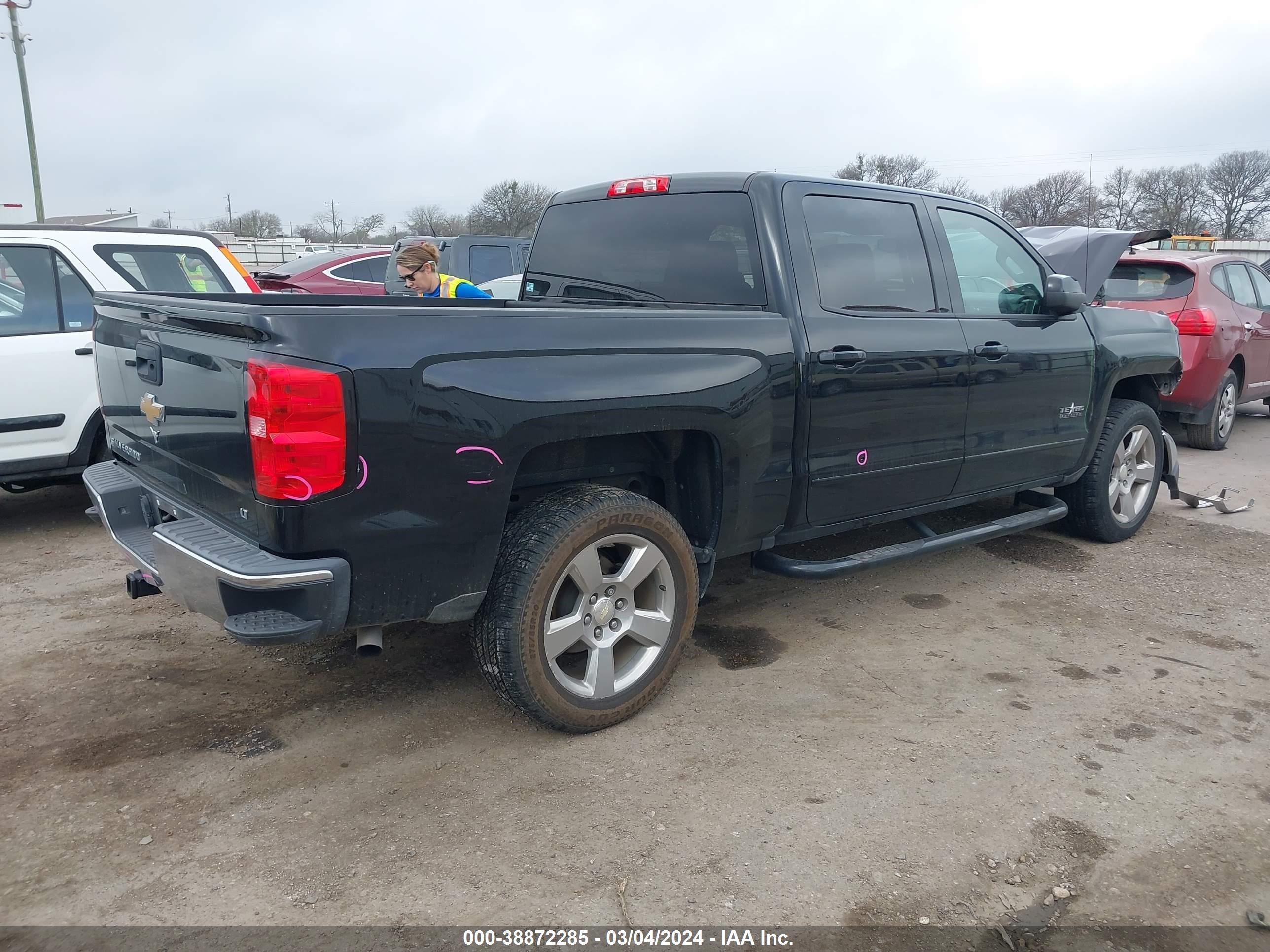 Photo 3 VIN: 3GCPCREC2JG163551 - CHEVROLET SILVERADO 