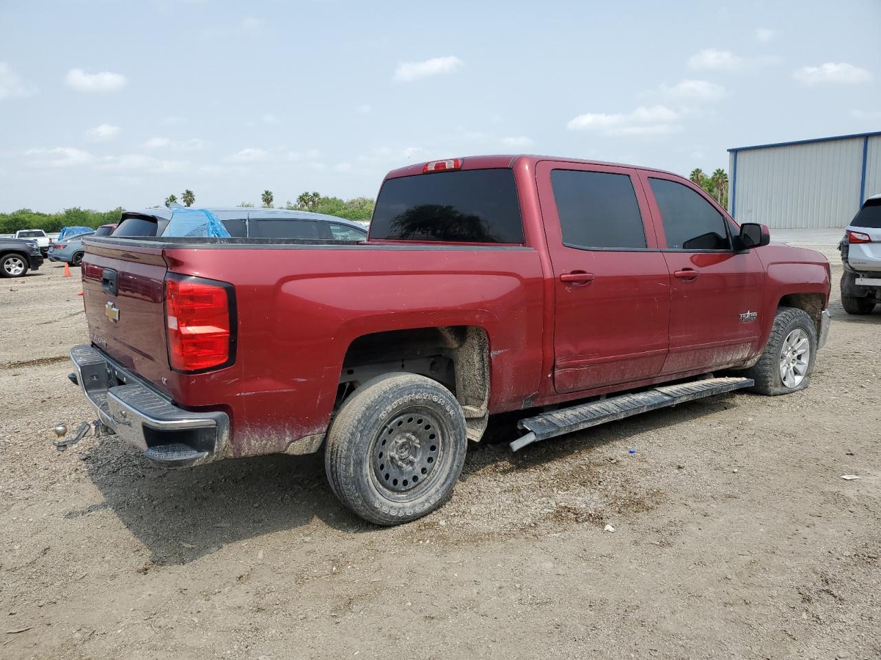 Photo 2 VIN: 3GCPCREC2JG444393 - CHEVROLET SILVERADO 