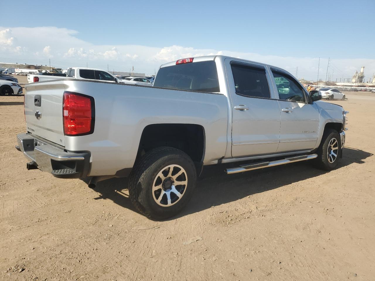 Photo 2 VIN: 3GCPCREC5JG392385 - CHEVROLET SILVERADO 