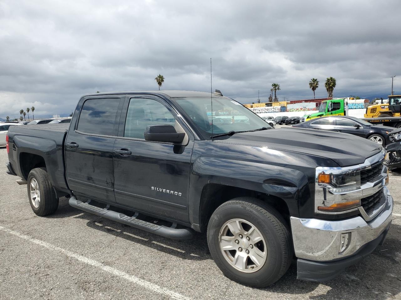 Photo 3 VIN: 3GCPCREC8JG384412 - CHEVROLET SILVERADO 