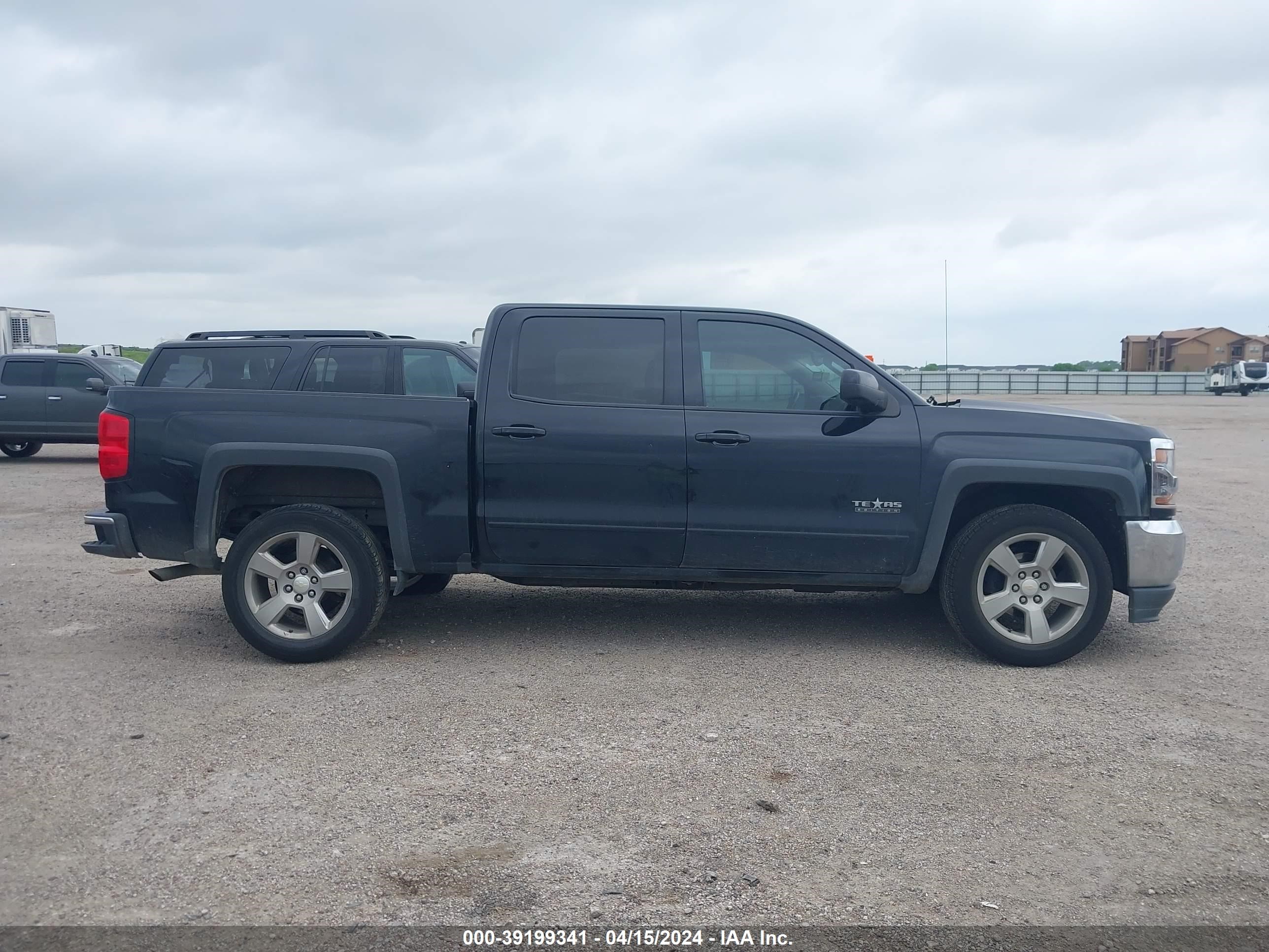 Photo 12 VIN: 3GCPCREC9JG215032 - CHEVROLET SILVERADO 