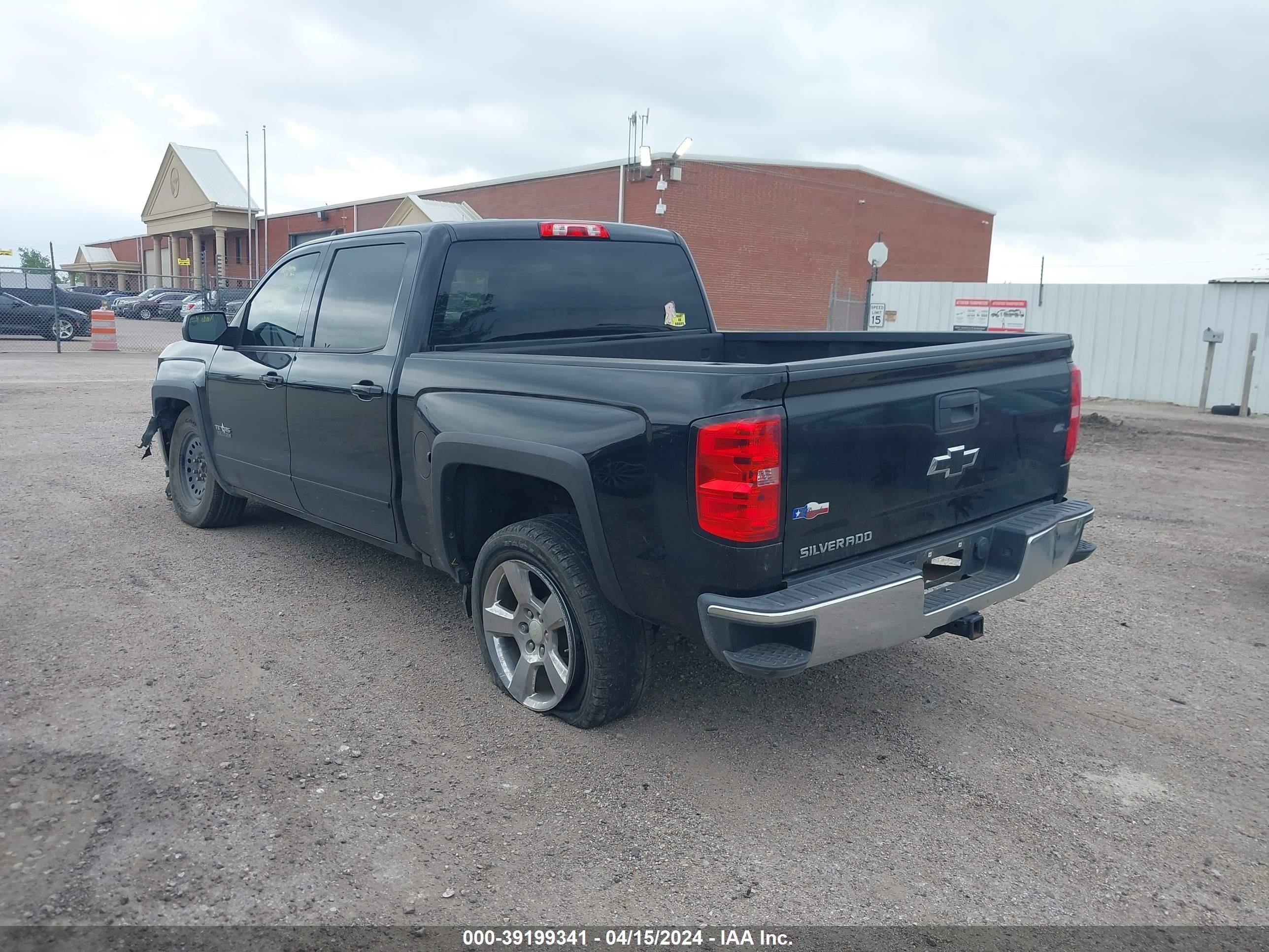 Photo 2 VIN: 3GCPCREC9JG215032 - CHEVROLET SILVERADO 