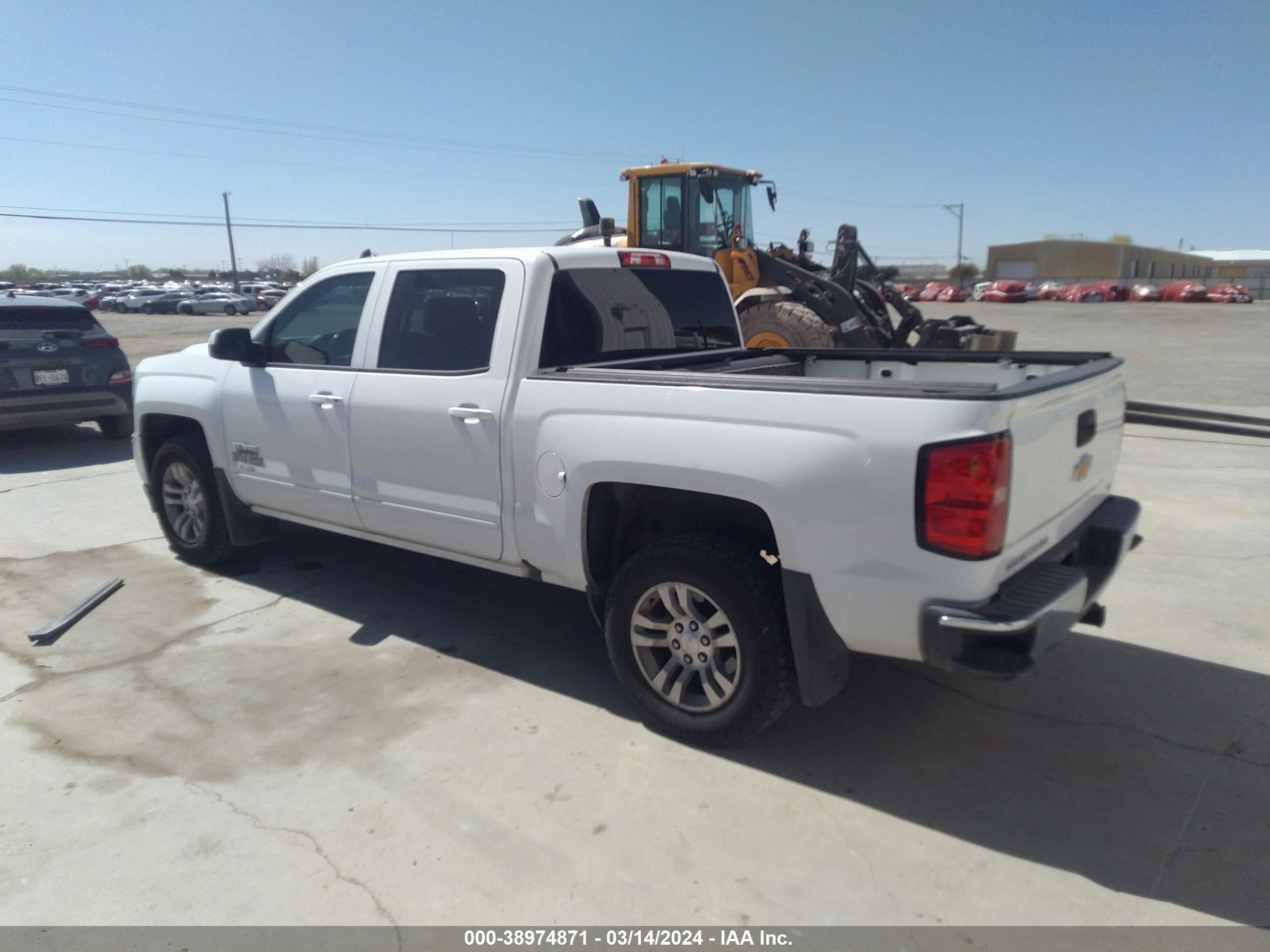 Photo 2 VIN: 3GCPCREH2JG338246 - CHEVROLET SILVERADO 