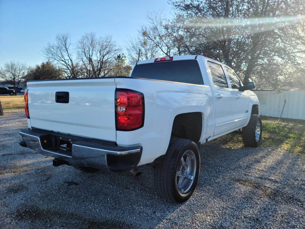 Photo 3 VIN: 3GCPCREH9JG367355 - CHEVROLET SILVERADO 