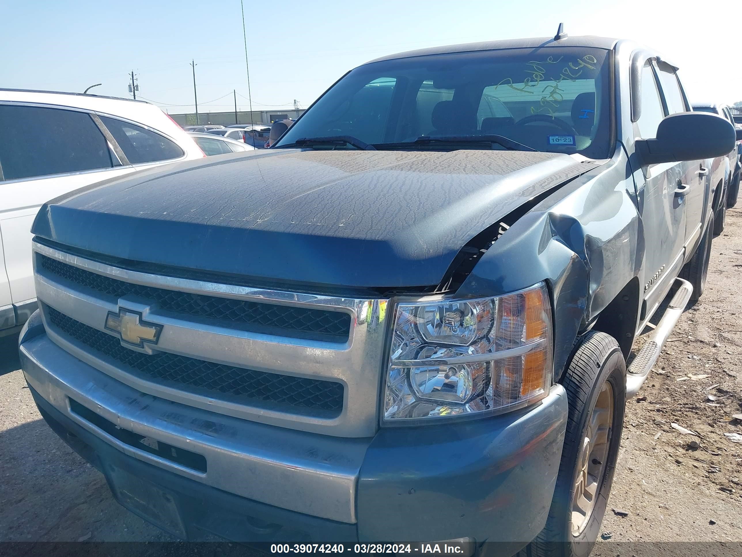 Photo 1 VIN: 3GCPCSE00BG371331 - CHEVROLET SILVERADO 