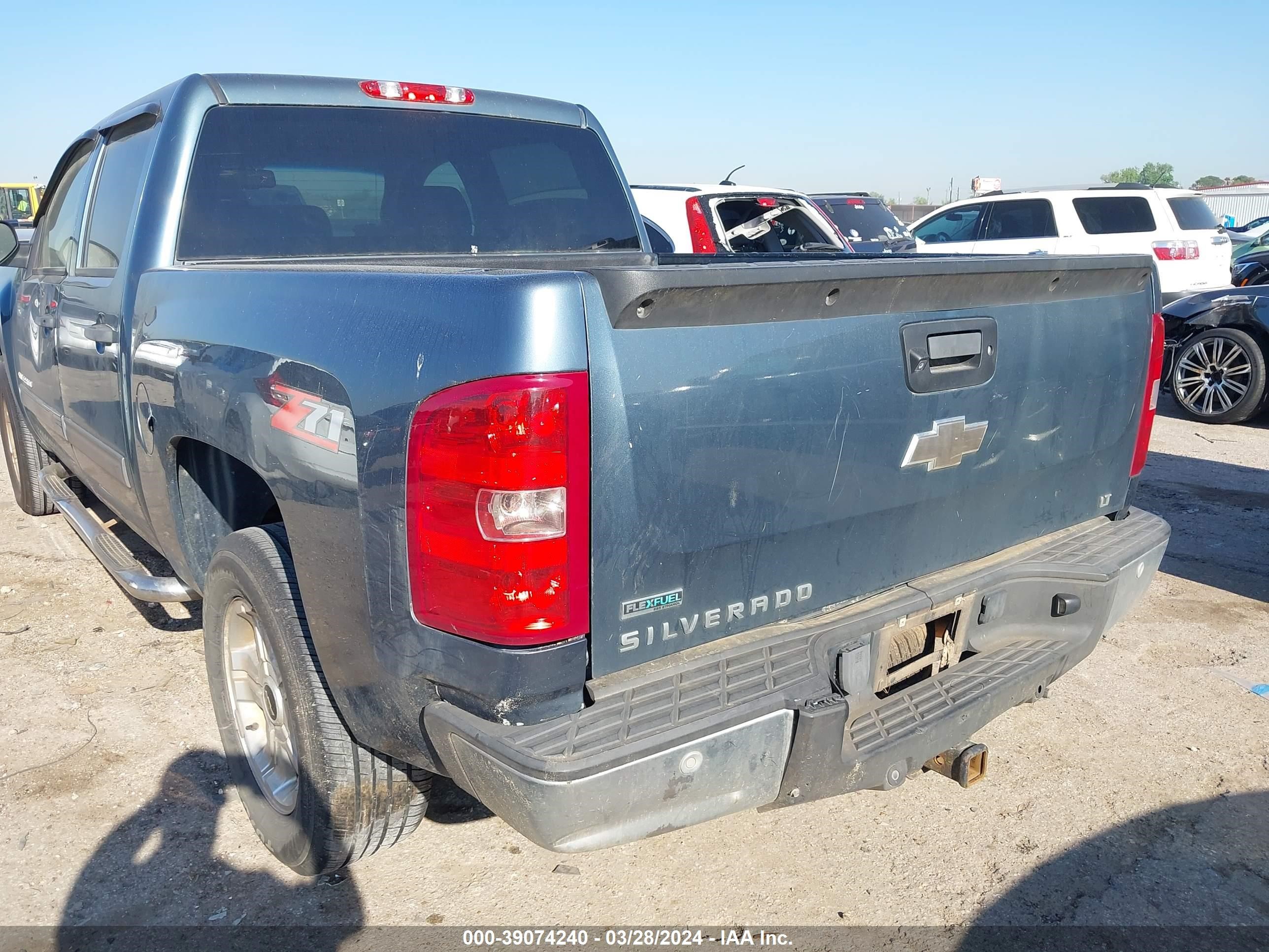 Photo 2 VIN: 3GCPCSE00BG371331 - CHEVROLET SILVERADO 