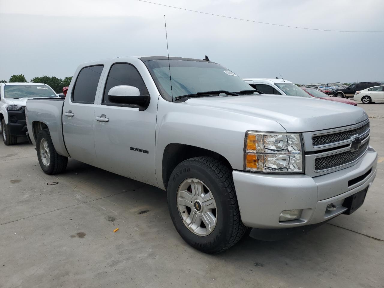 Photo 3 VIN: 3GCPCSE01DG128632 - CHEVROLET SILVERADO 