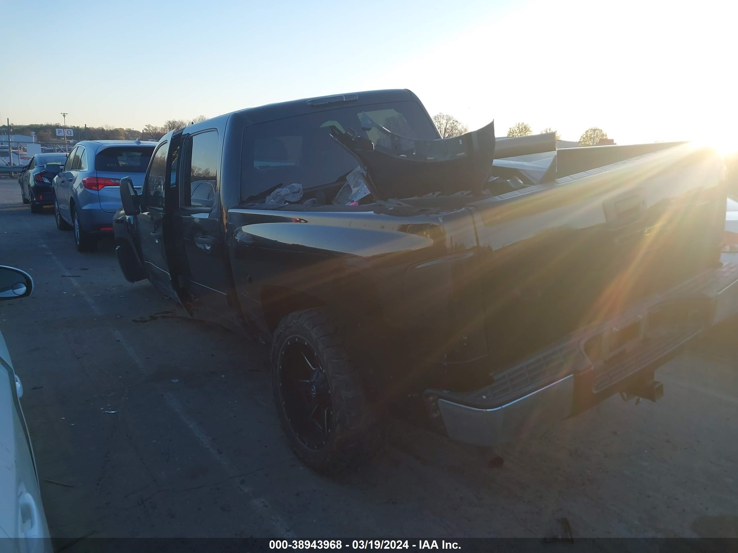 Photo 2 VIN: 3GCPCSE01DG230870 - CHEVROLET SILVERADO 