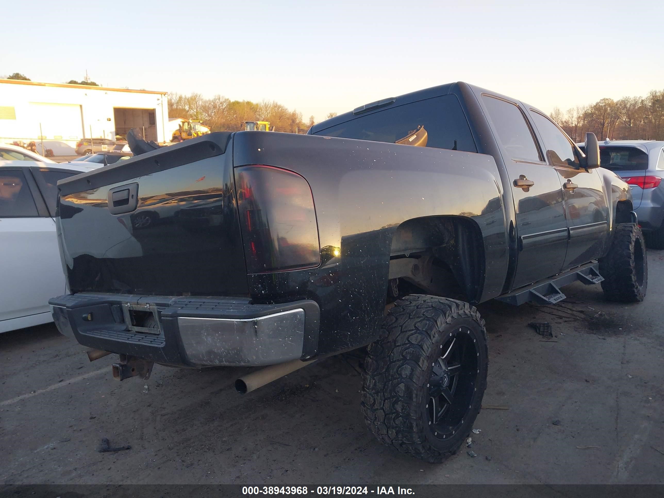 Photo 3 VIN: 3GCPCSE01DG230870 - CHEVROLET SILVERADO 