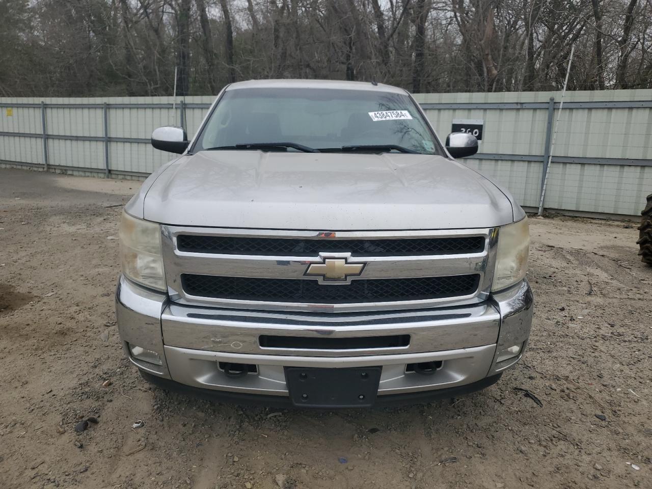 Photo 4 VIN: 3GCPCSE02BG396649 - CHEVROLET SILVERADO 