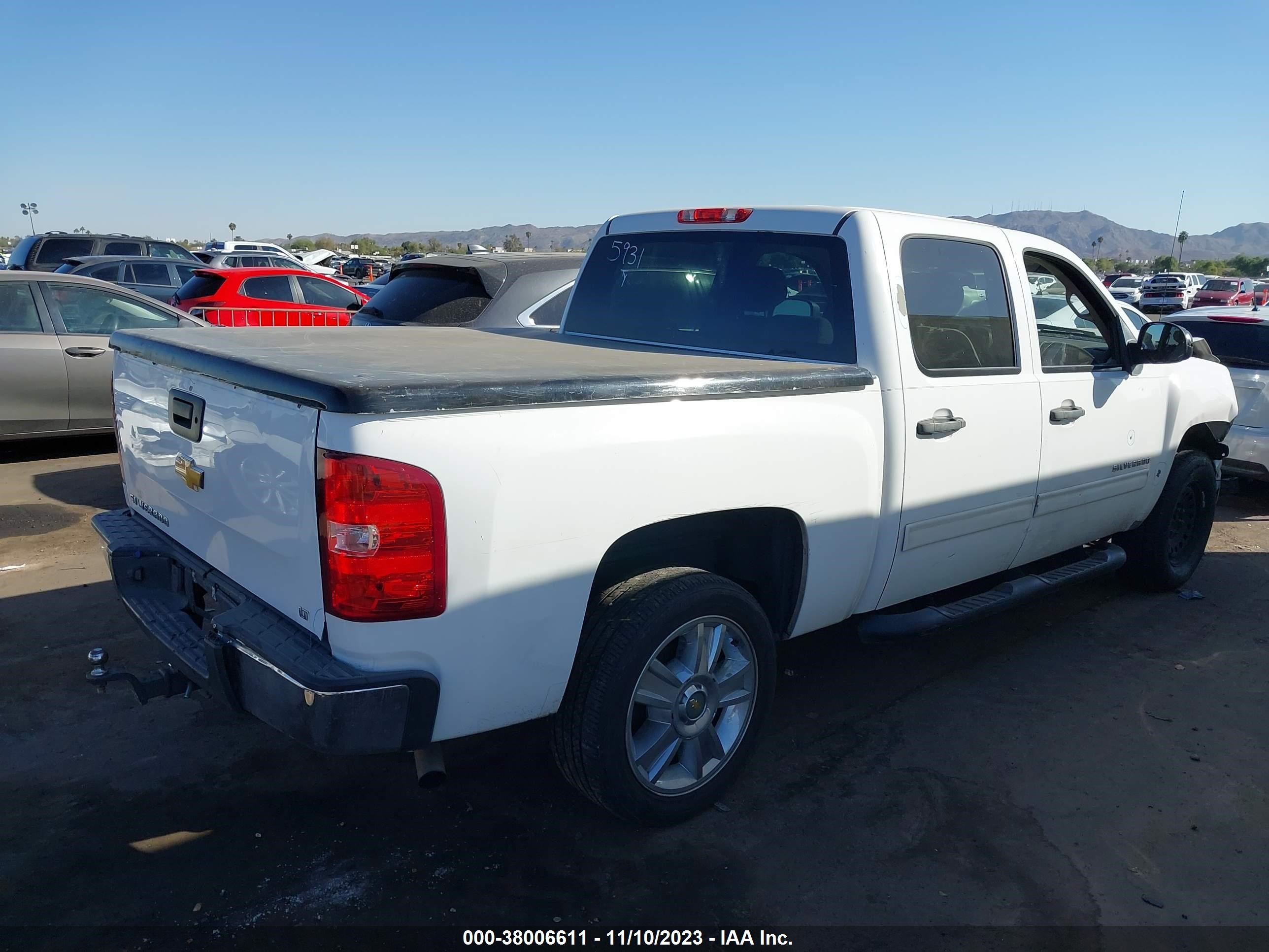 Photo 3 VIN: 3GCPCSE02DG244731 - CHEVROLET SILVERADO 