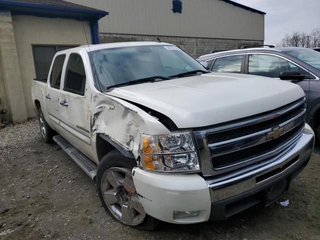 Photo 3 VIN: 3GCPCSE03BG321197 - CHEVROLET SILVERADO 