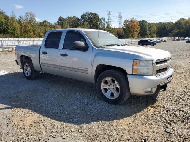 Photo 3 VIN: 3GCPCSE03BG322057 - CHEVROLET SILVERADO 