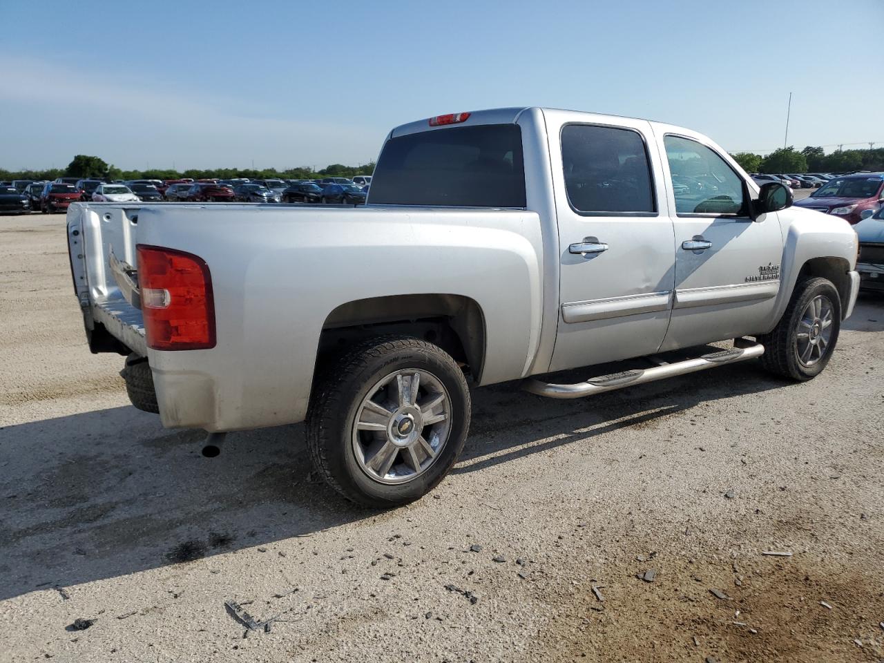 Photo 2 VIN: 3GCPCSE03DG332039 - CHEVROLET SILVERADO 