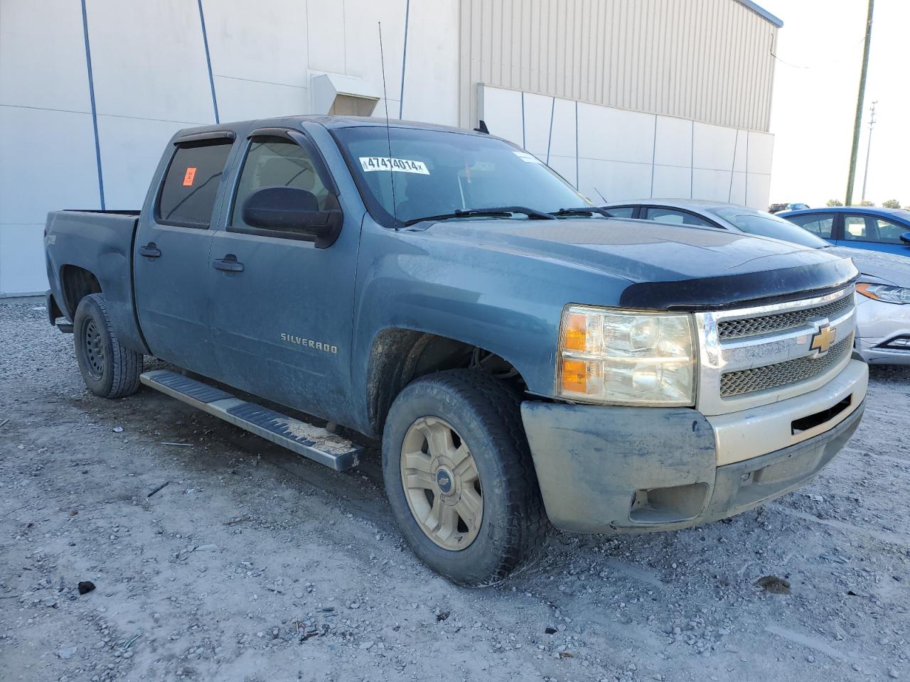 Photo 3 VIN: 3GCPCSE04BG309950 - CHEVROLET SILVERADO 