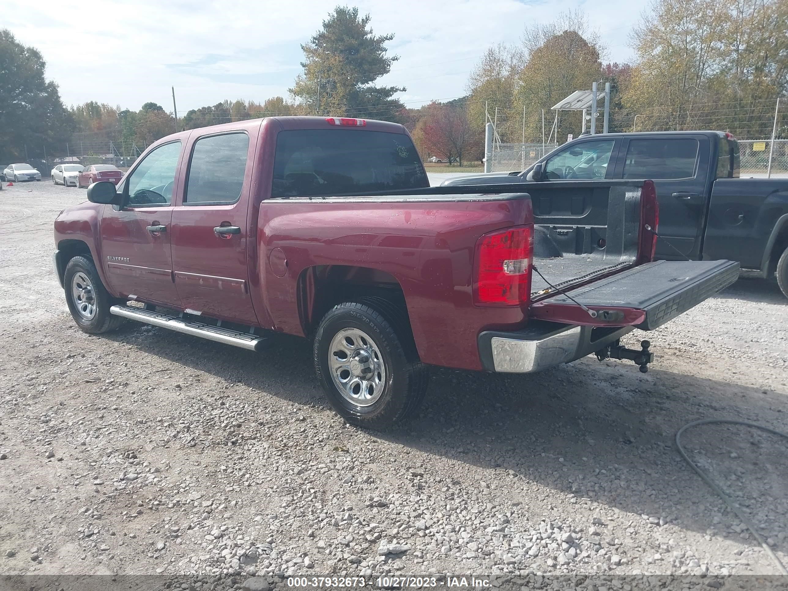 Photo 2 VIN: 3GCPCSE04DG201069 - CHEVROLET SILVERADO 