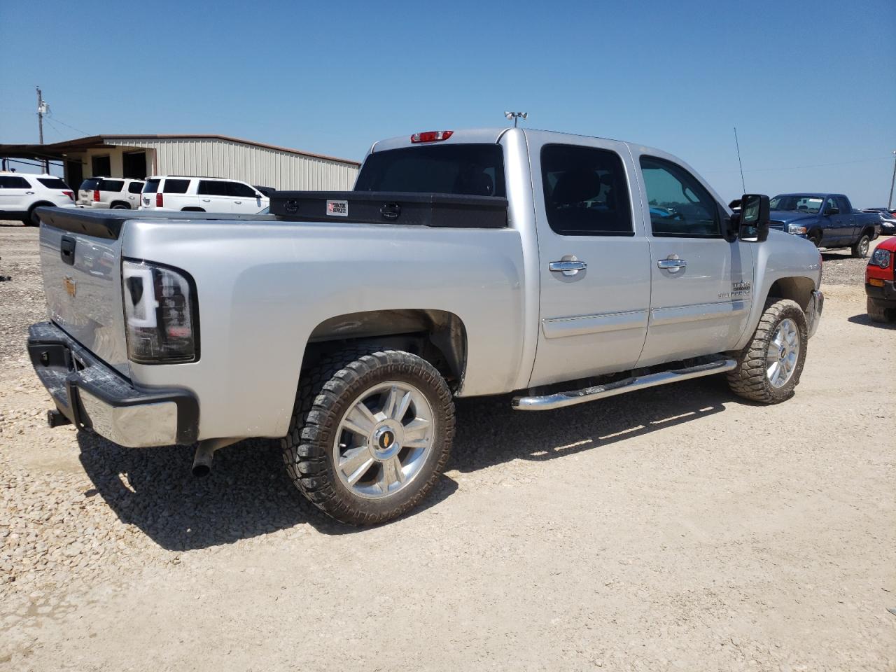 Photo 2 VIN: 3GCPCSE06DG115939 - CHEVROLET SILVERADO 