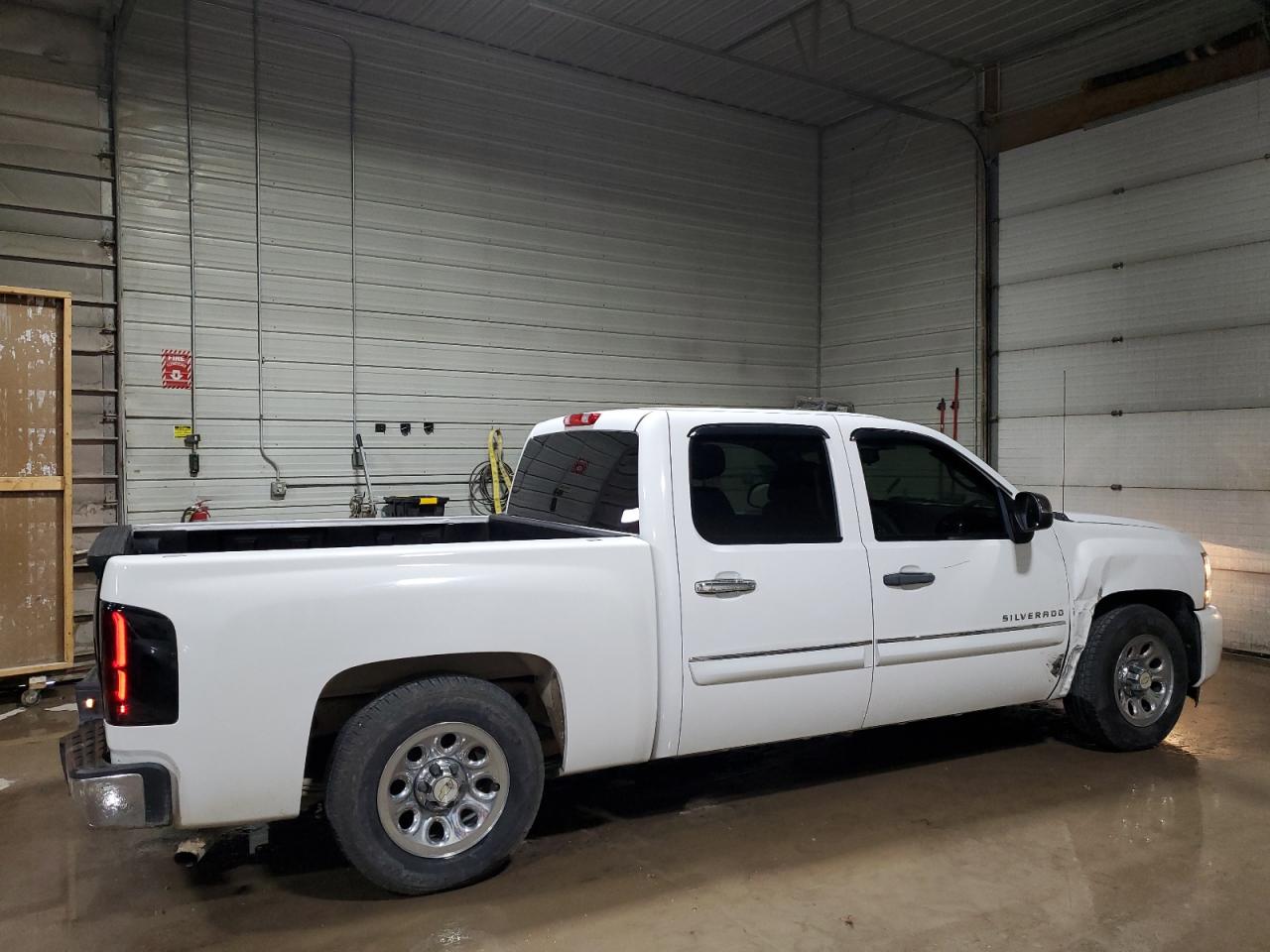 Photo 2 VIN: 3GCPCSE08BG255004 - CHEVROLET SILVERADO 