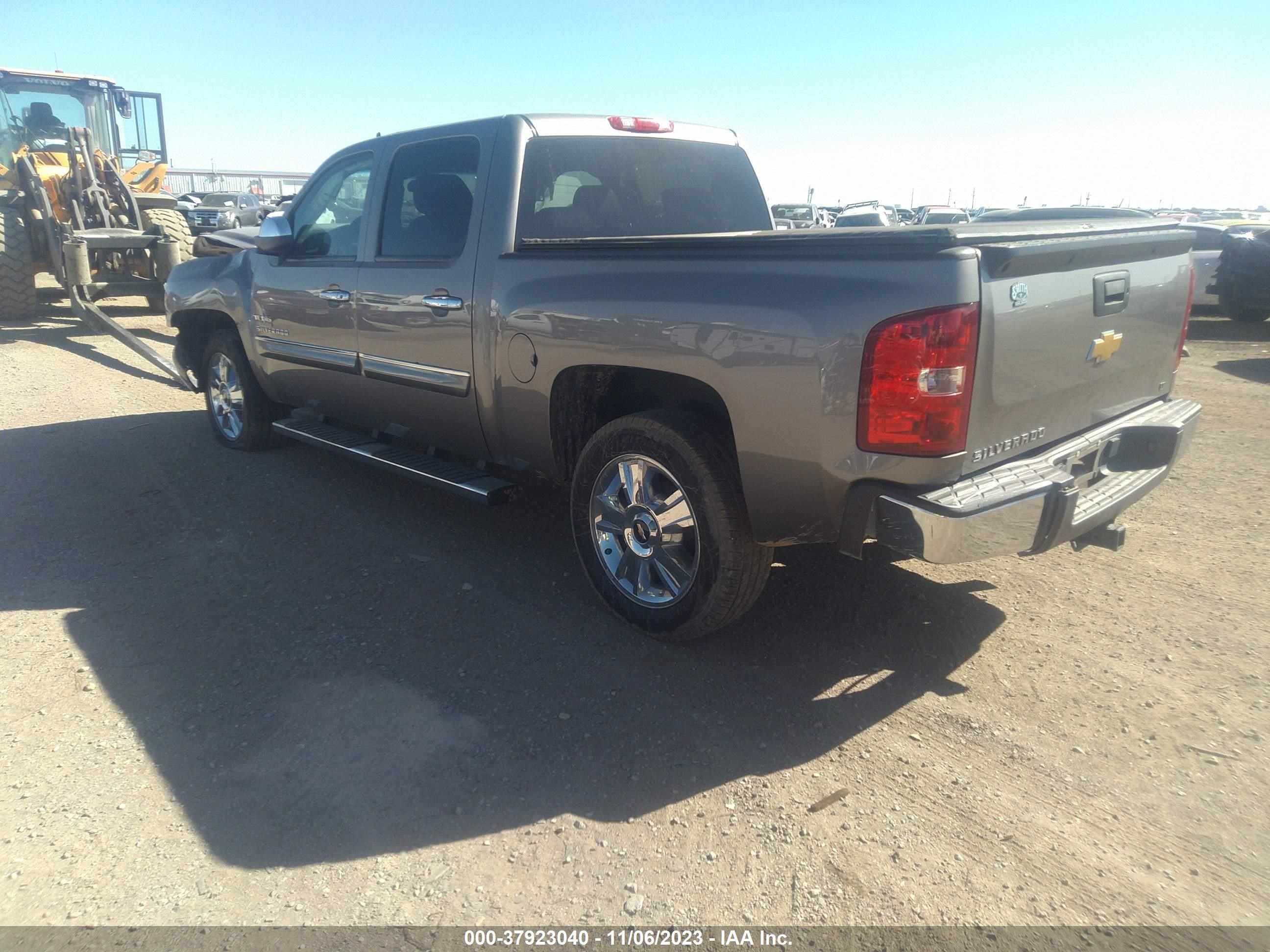 Photo 2 VIN: 3GCPCSE08DG322736 - CHEVROLET SILVERADO 