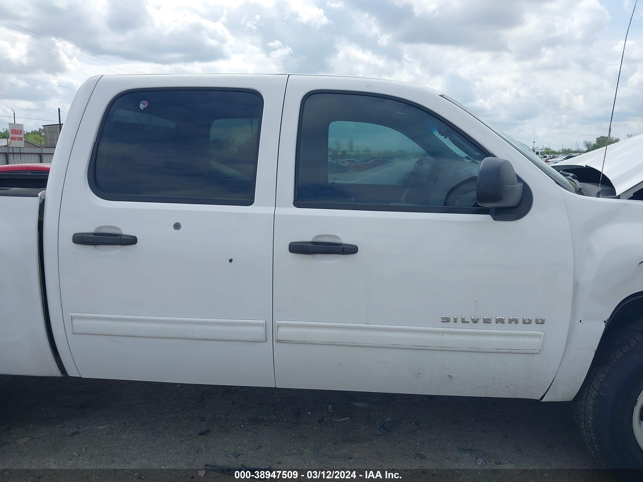 Photo 11 VIN: 3GCPCSE09DG281159 - CHEVROLET SILVERADO 