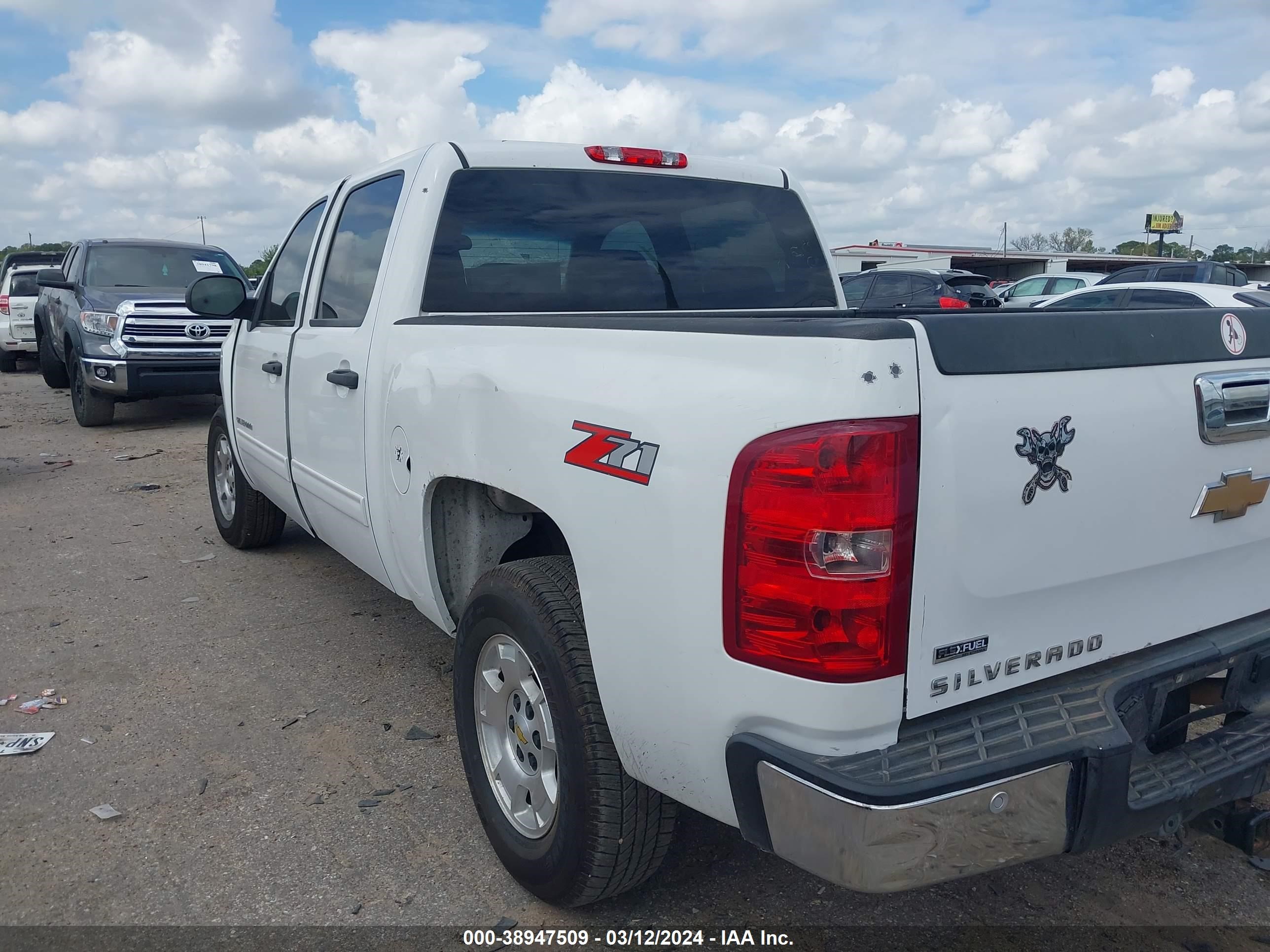 Photo 2 VIN: 3GCPCSE09DG281159 - CHEVROLET SILVERADO 