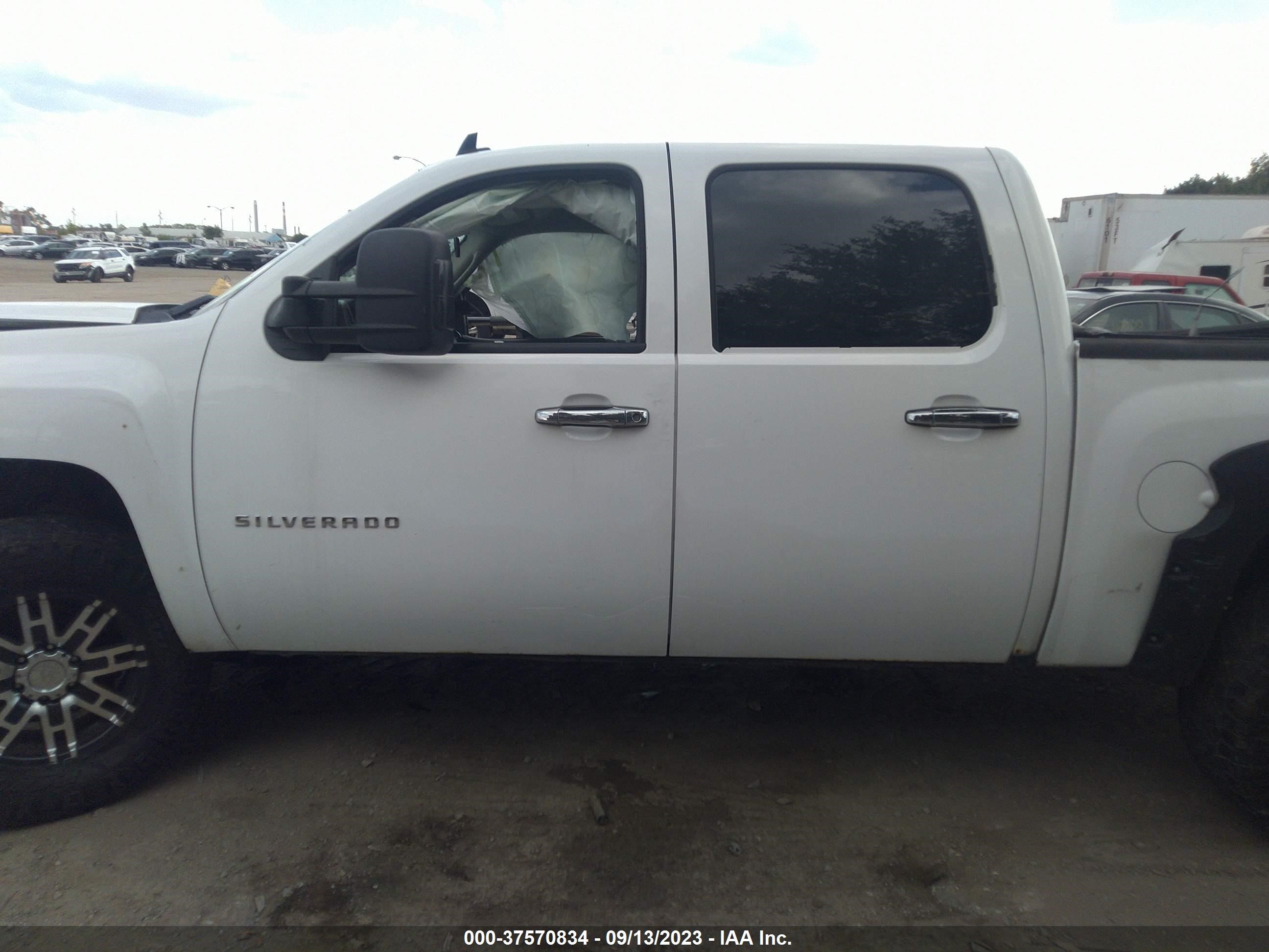 Photo 12 VIN: 3GCPCSE37BG141067 - CHEVROLET SILVERADO 