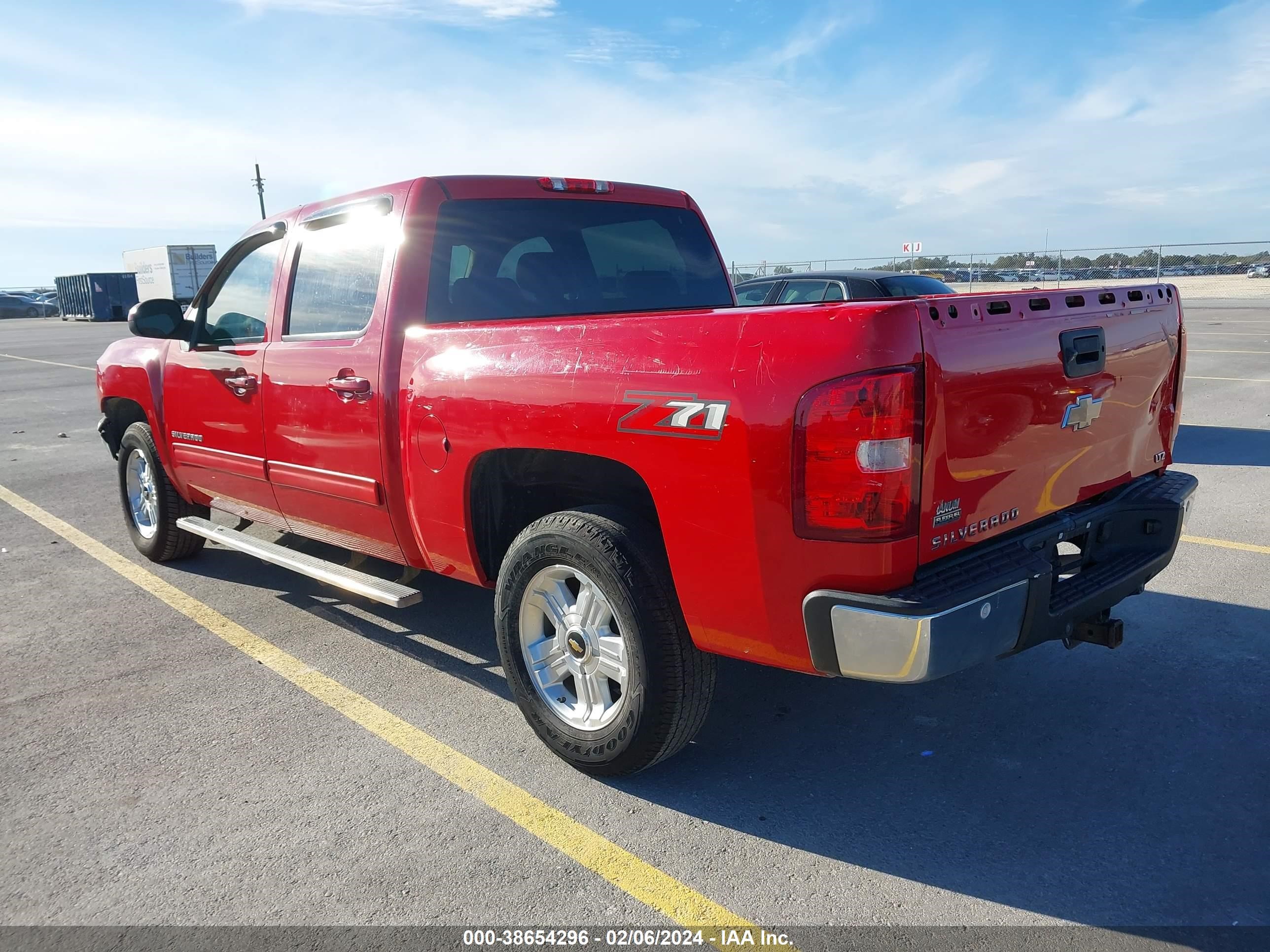 Photo 2 VIN: 3GCPCTE07BG238605 - CHEVROLET SILVERADO 